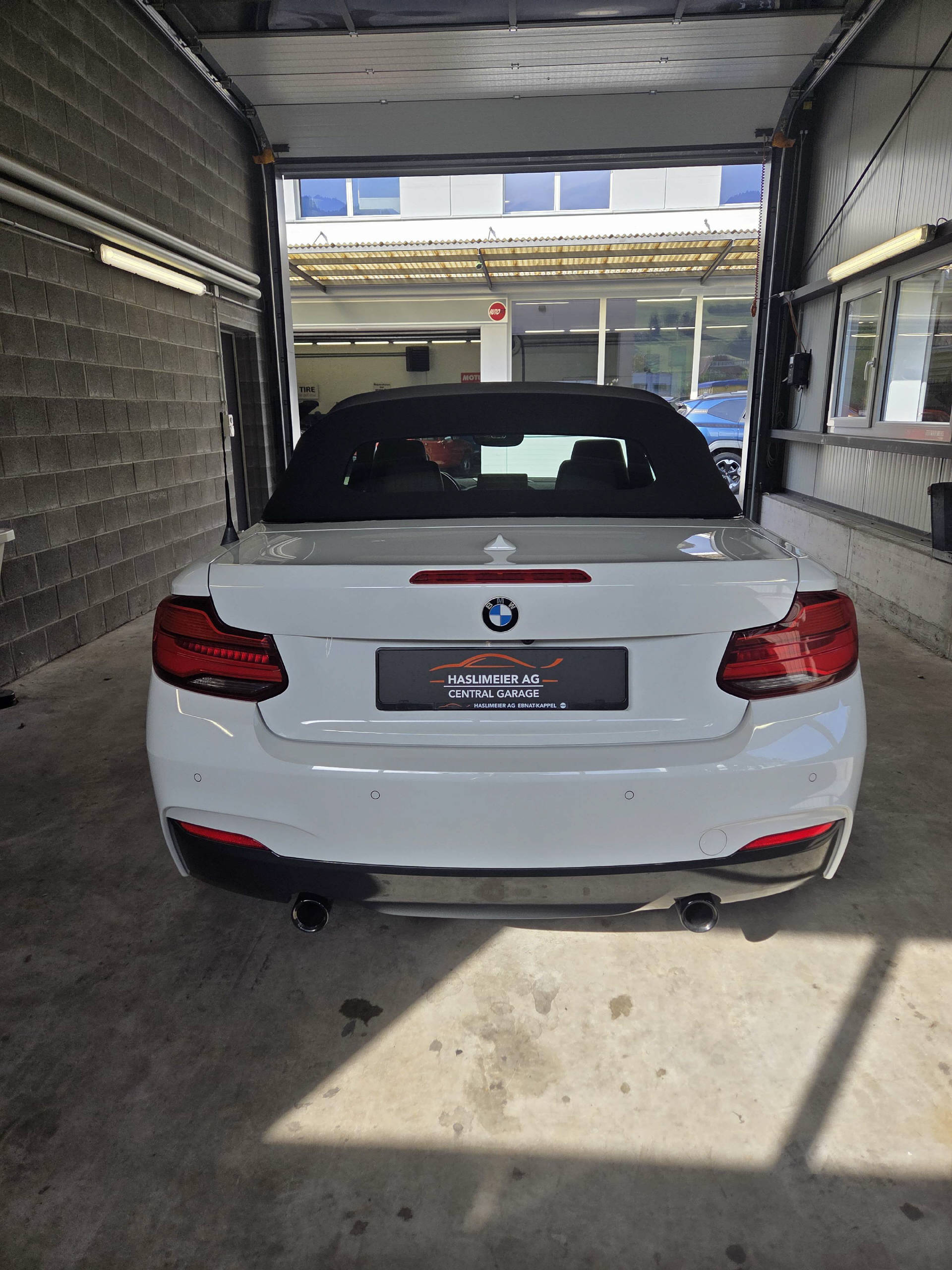 BMW M235i xDrive SAG Cabrio-image-3