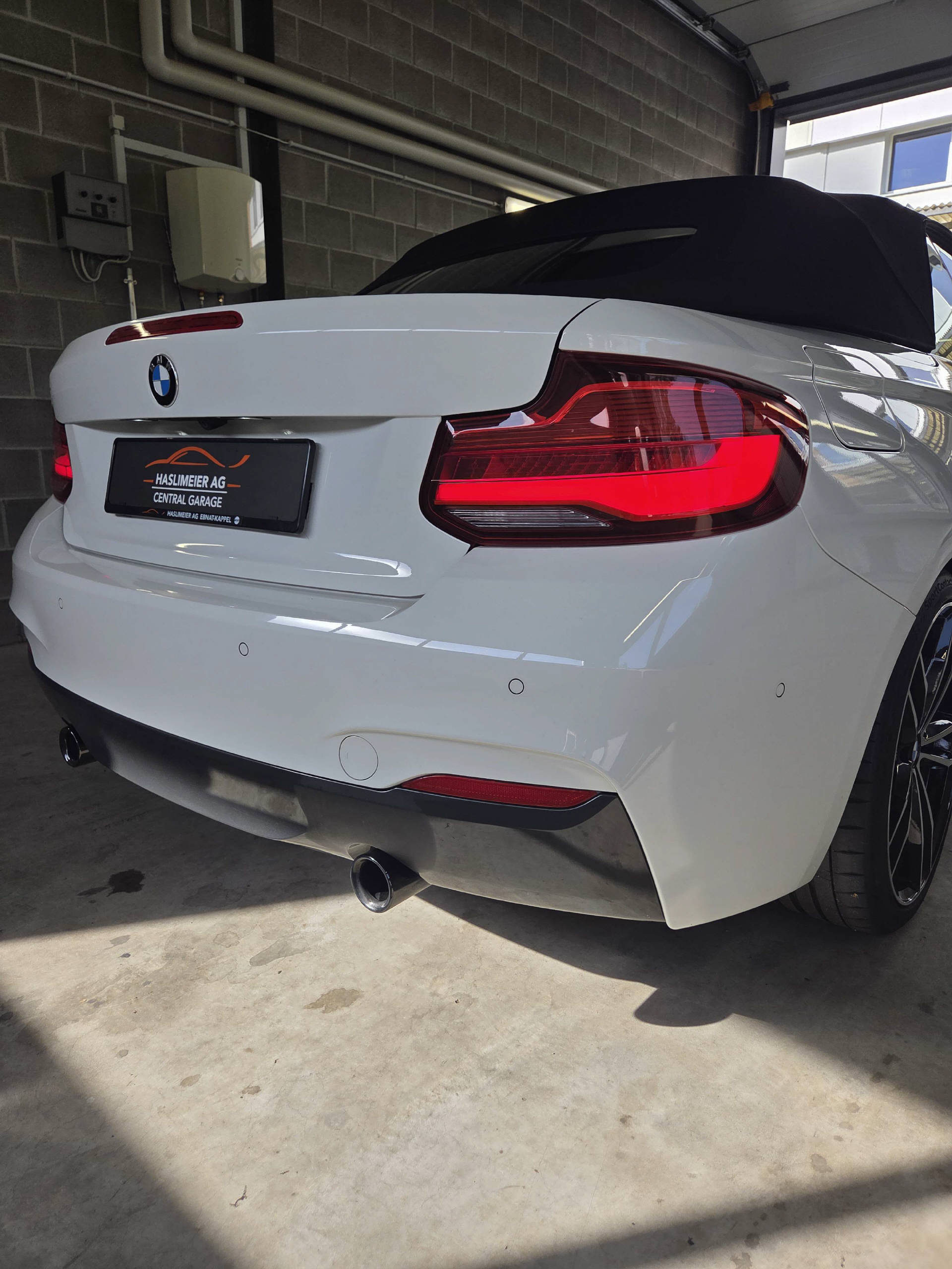 BMW M235i xDrive SAG Cabrio-image-14
