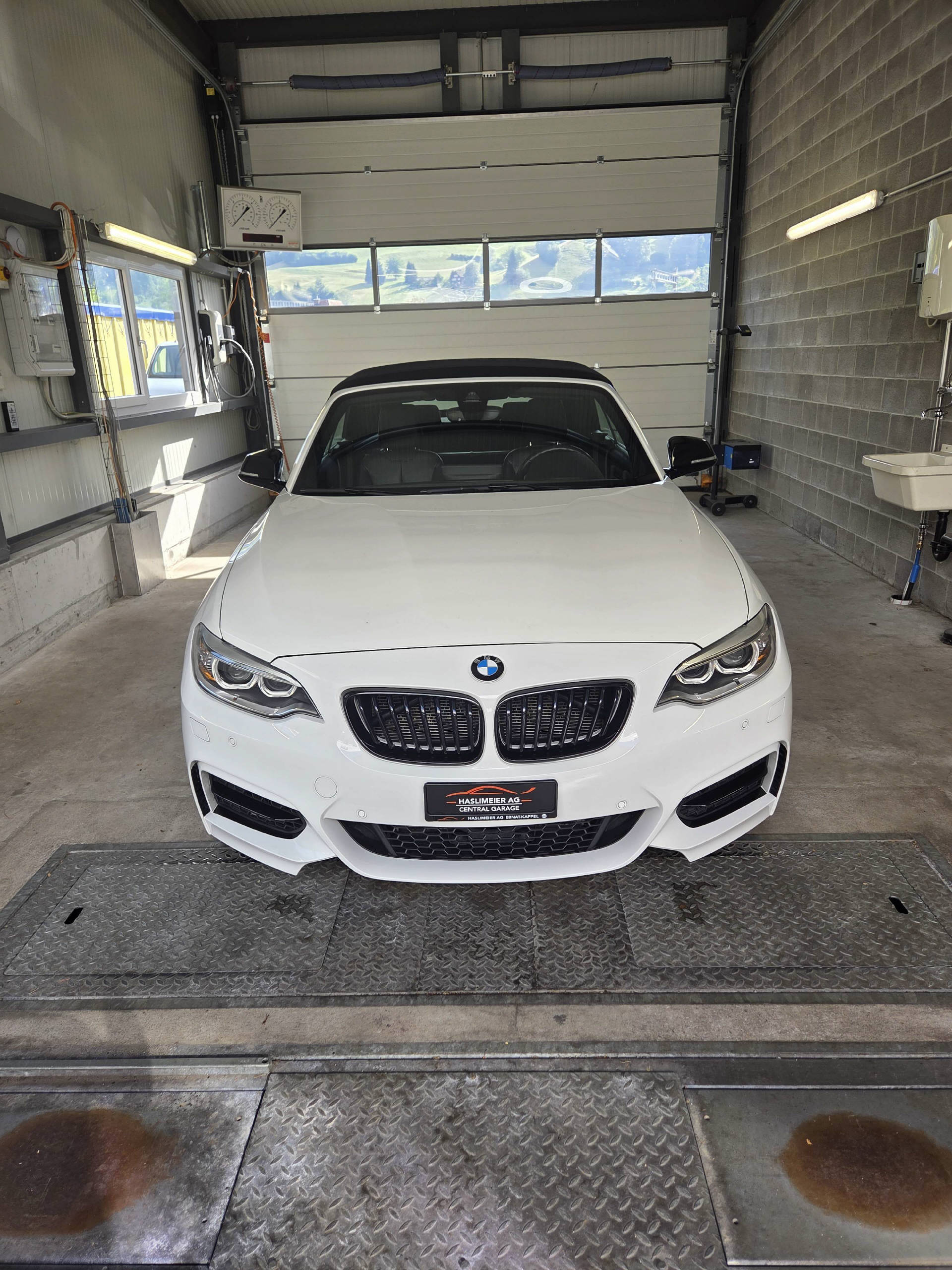 BMW M235i xDrive SAG Cabrio-image-1
