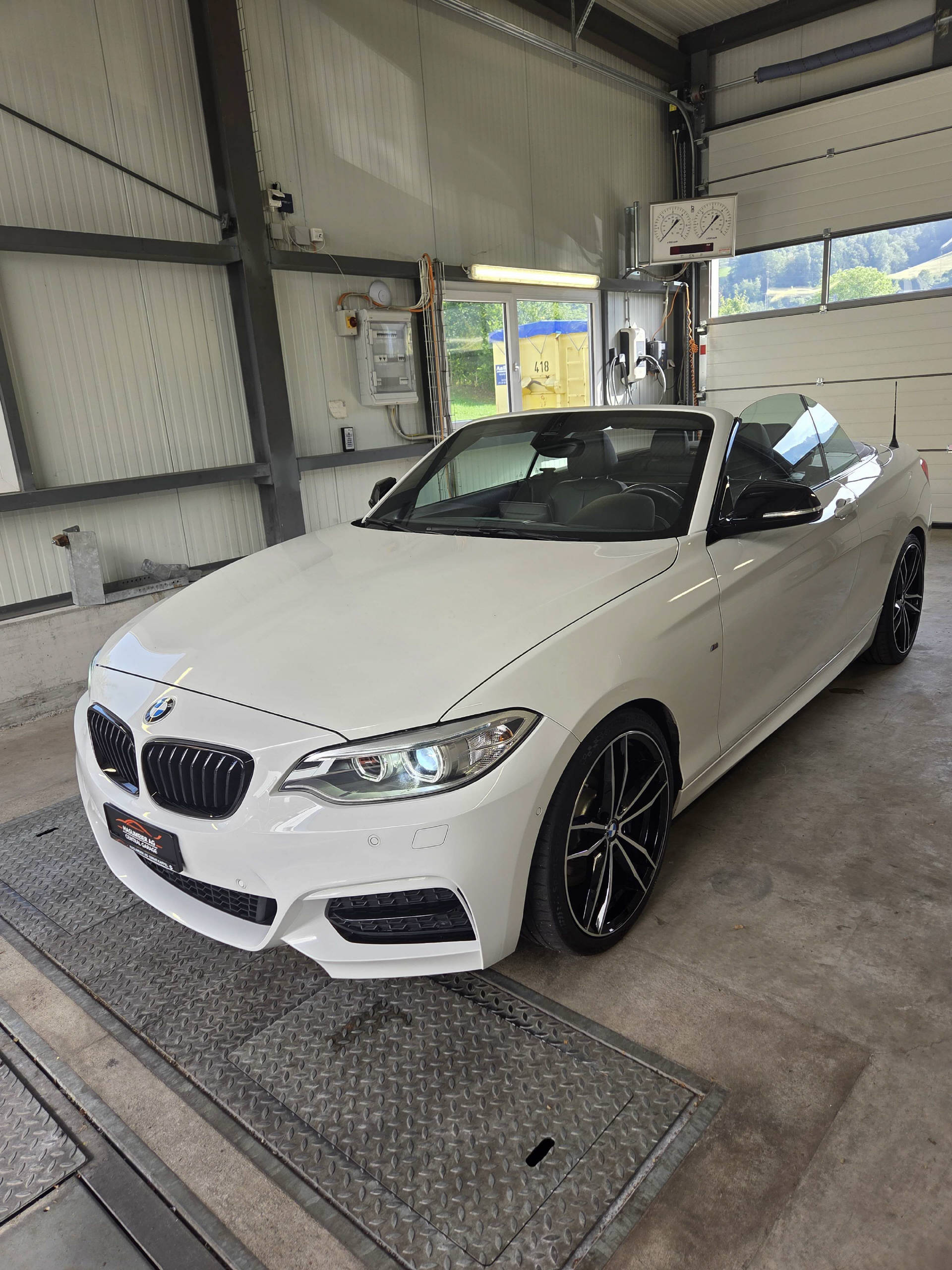 BMW M235i xDrive SAG Cabrio-image-4