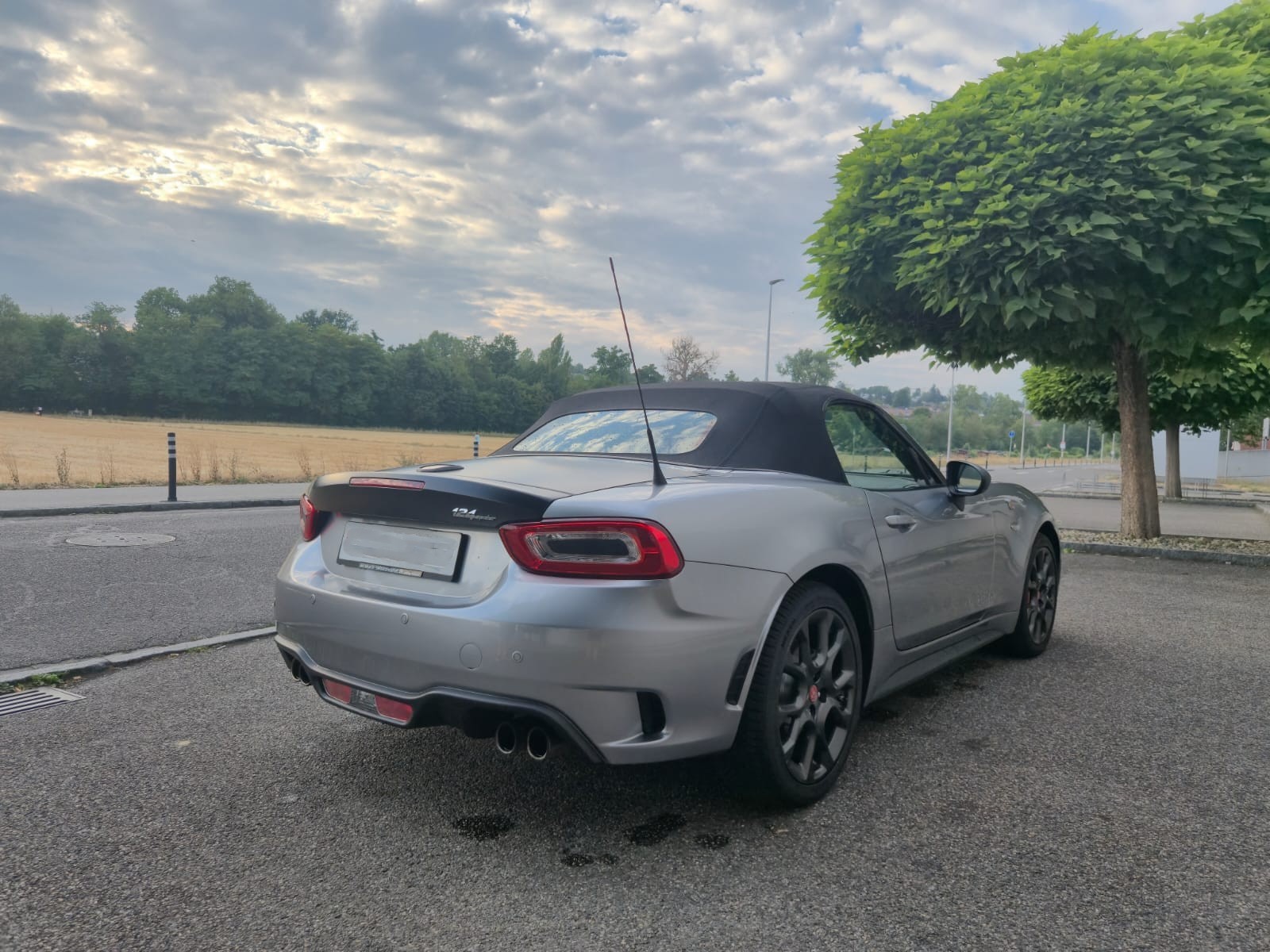 FIAT 124 Spider 1.4 TB Abarth-image-3