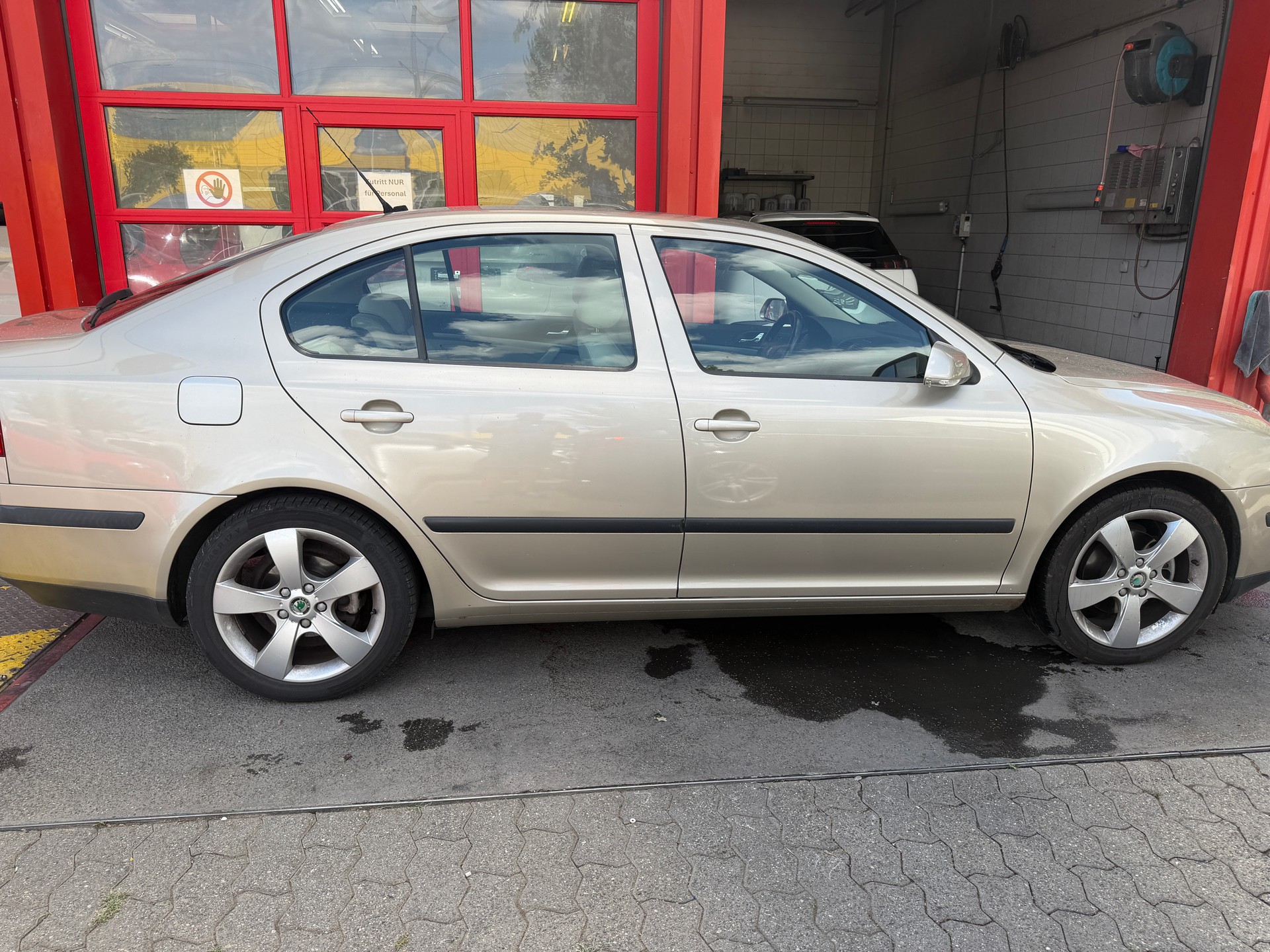 SKODA Octavia 1.9 TDI Elegance-image-3