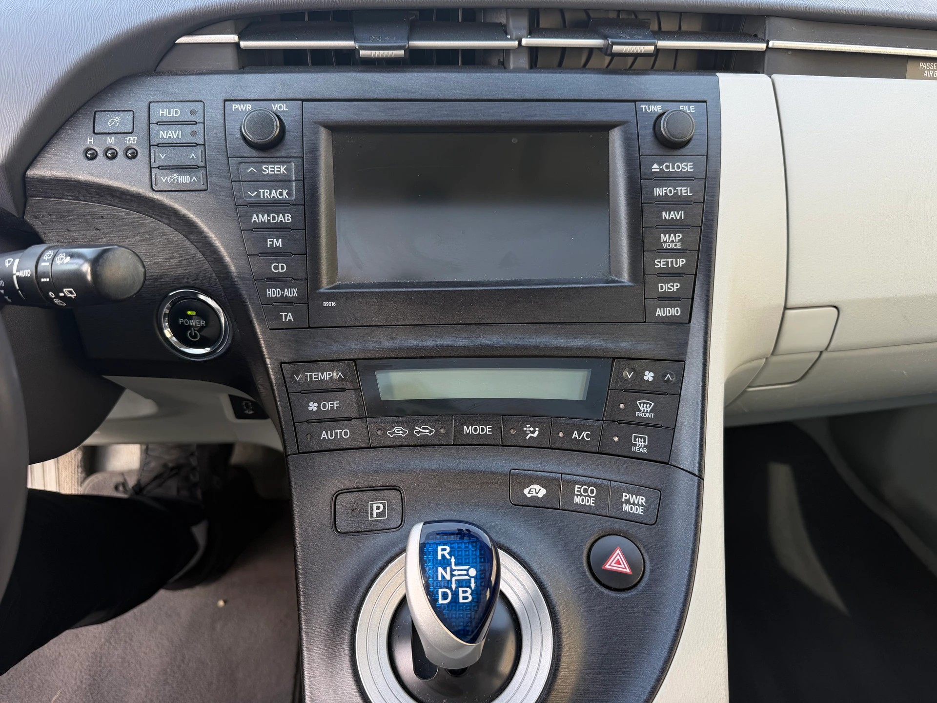 TOYOTA Prius 1.8 16V HSD Sol Premium | Frisch MFK | Leder | Solar Schiebedach-image-14
