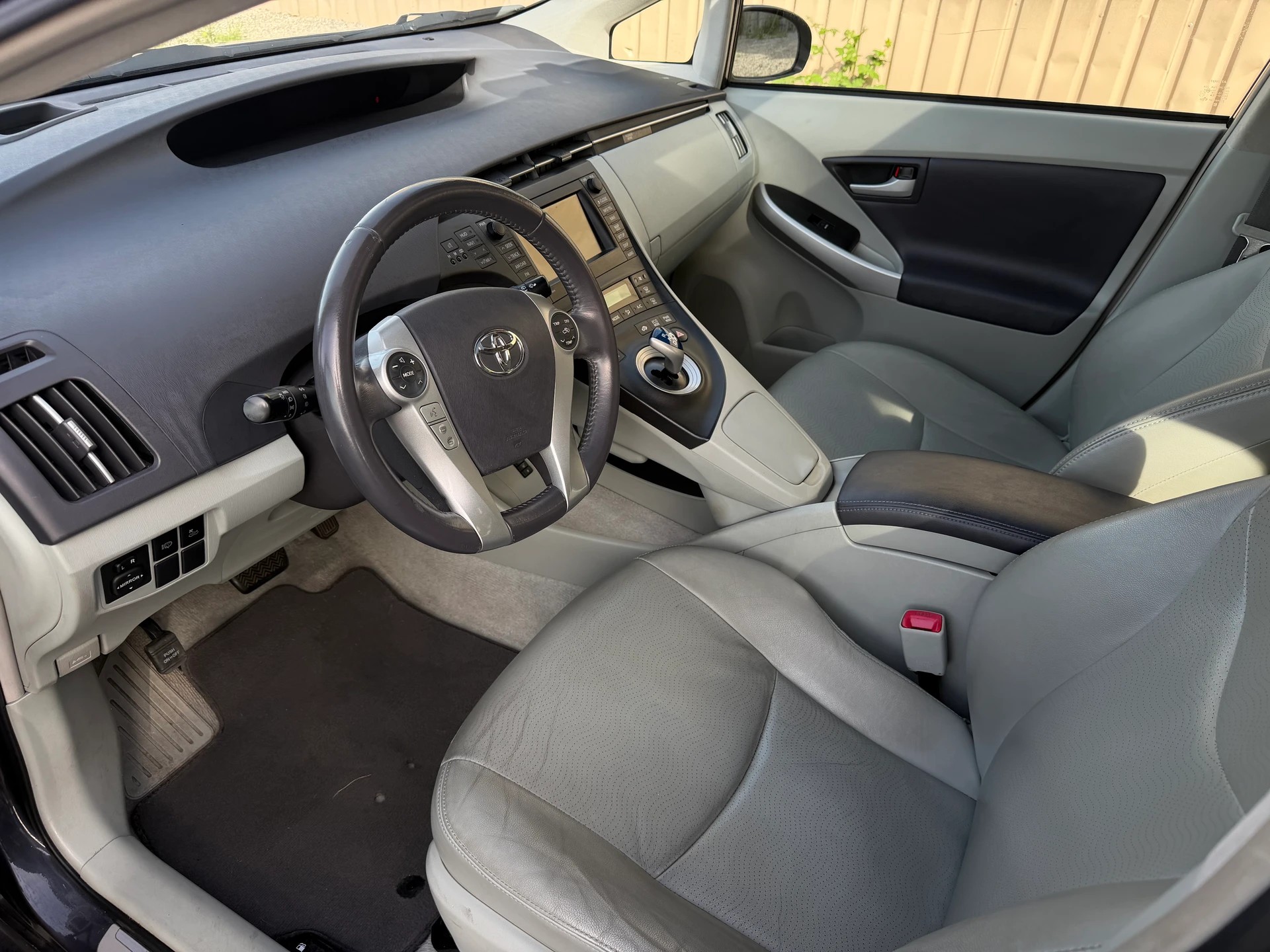 TOYOTA Prius 1.8 16V HSD Sol Premium | Frisch MFK | Leder | Solar Schiebedach-image-8