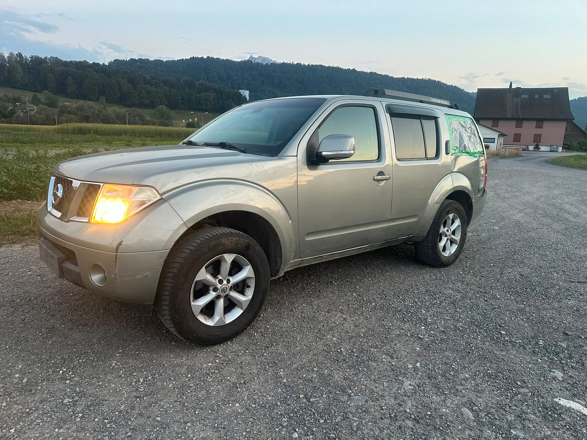 NISSAN Pathfinder 2.5 dCi LE-image-0