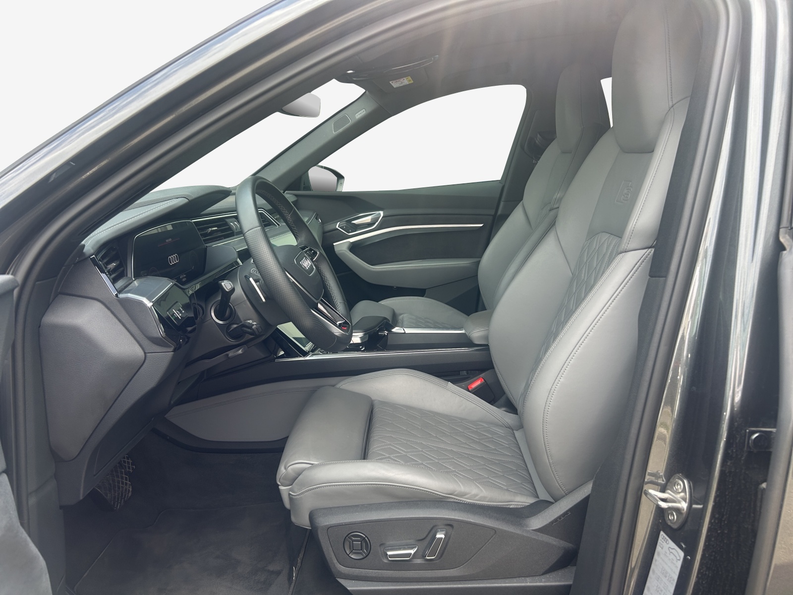 AUDI e-tron 55 Sportback S Line Black Edition quattro-image-7