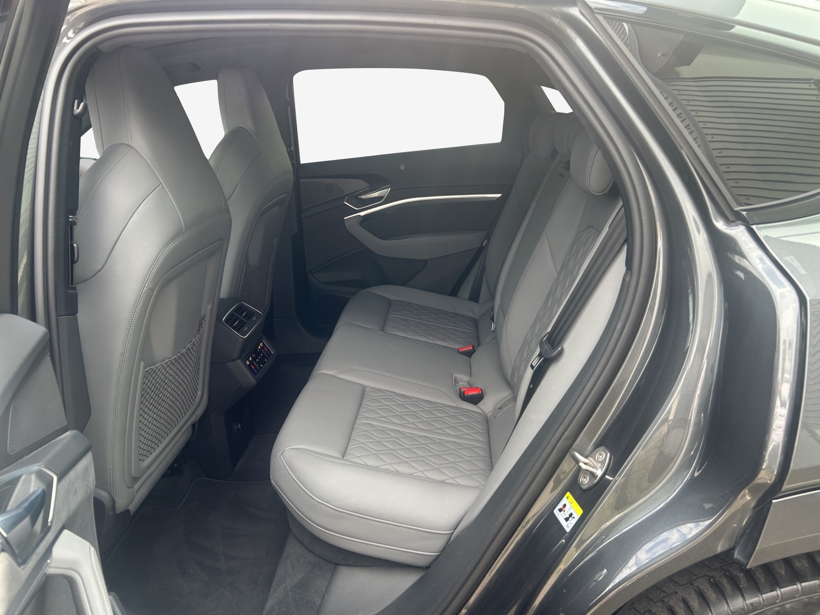 AUDI e-tron 55 Sportback S Line Black Edition quattro-image-8