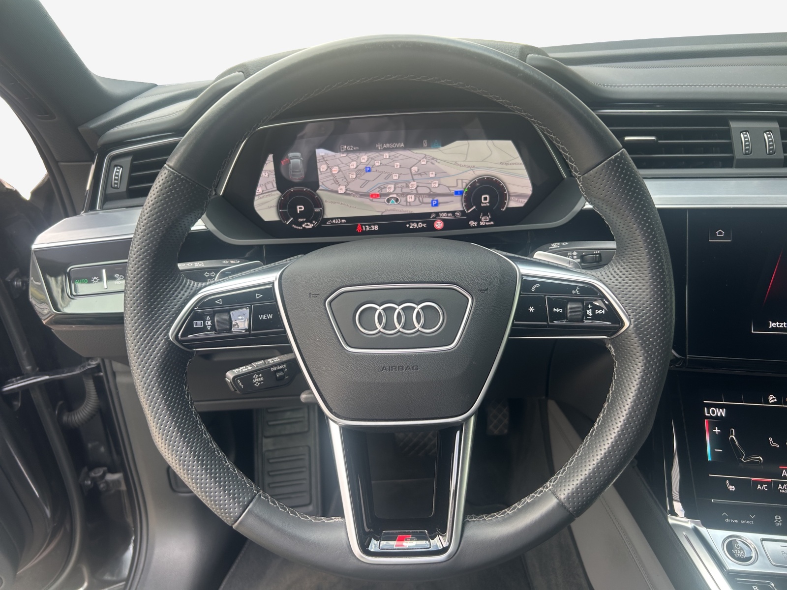 AUDI e-tron 55 Sportback S Line Black Edition quattro-image-9