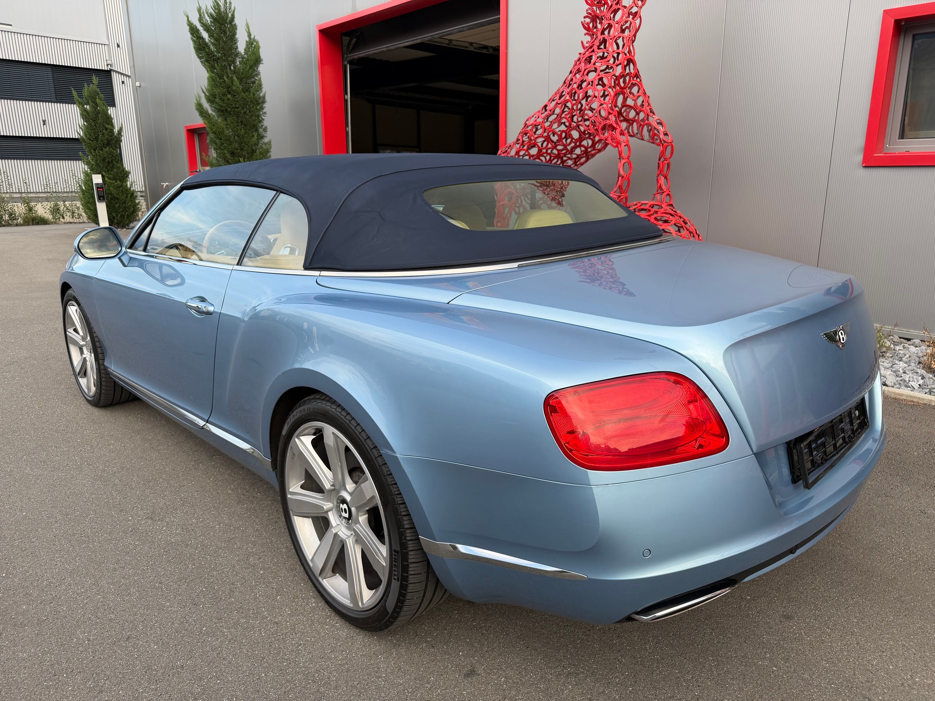 BENTLEY Continental GTC 6.0 W12-image-10