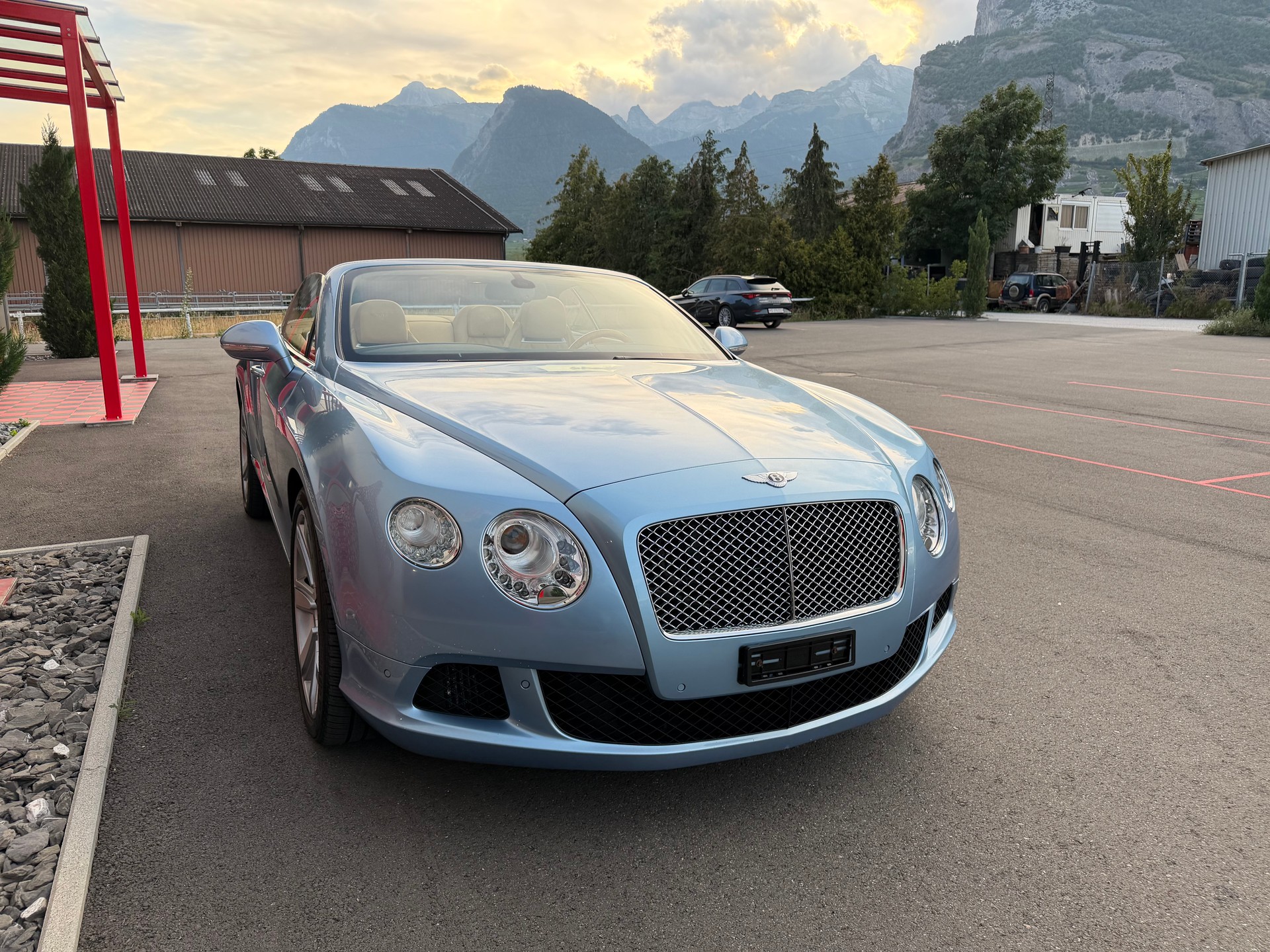 BENTLEY Continental GTC 6.0 W12-showroom-element-2