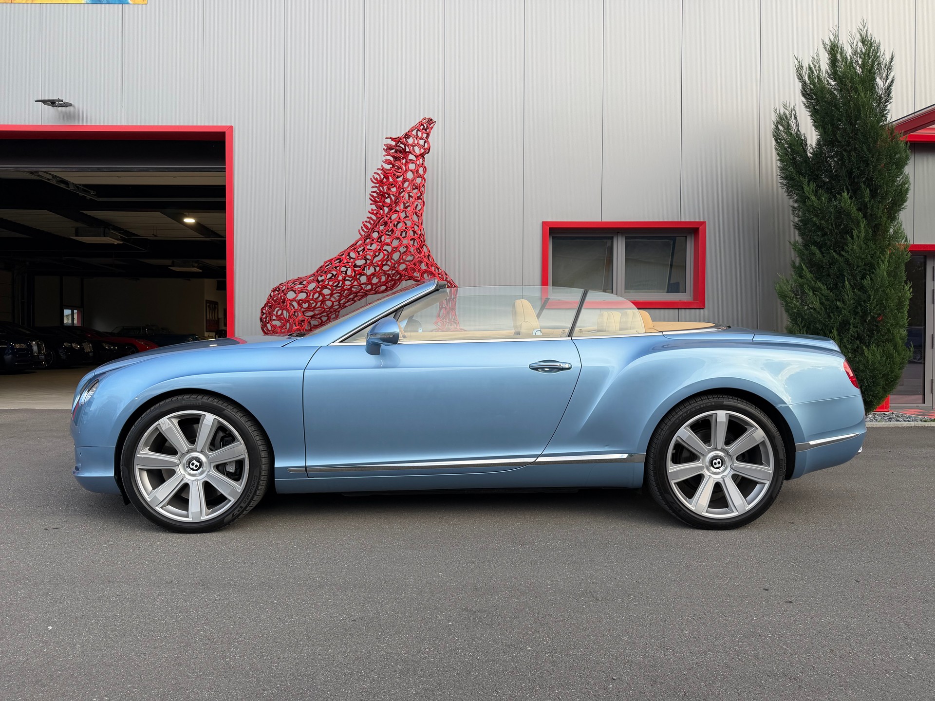 BENTLEY Continental GTC 6.0 W12-showroom-element-3