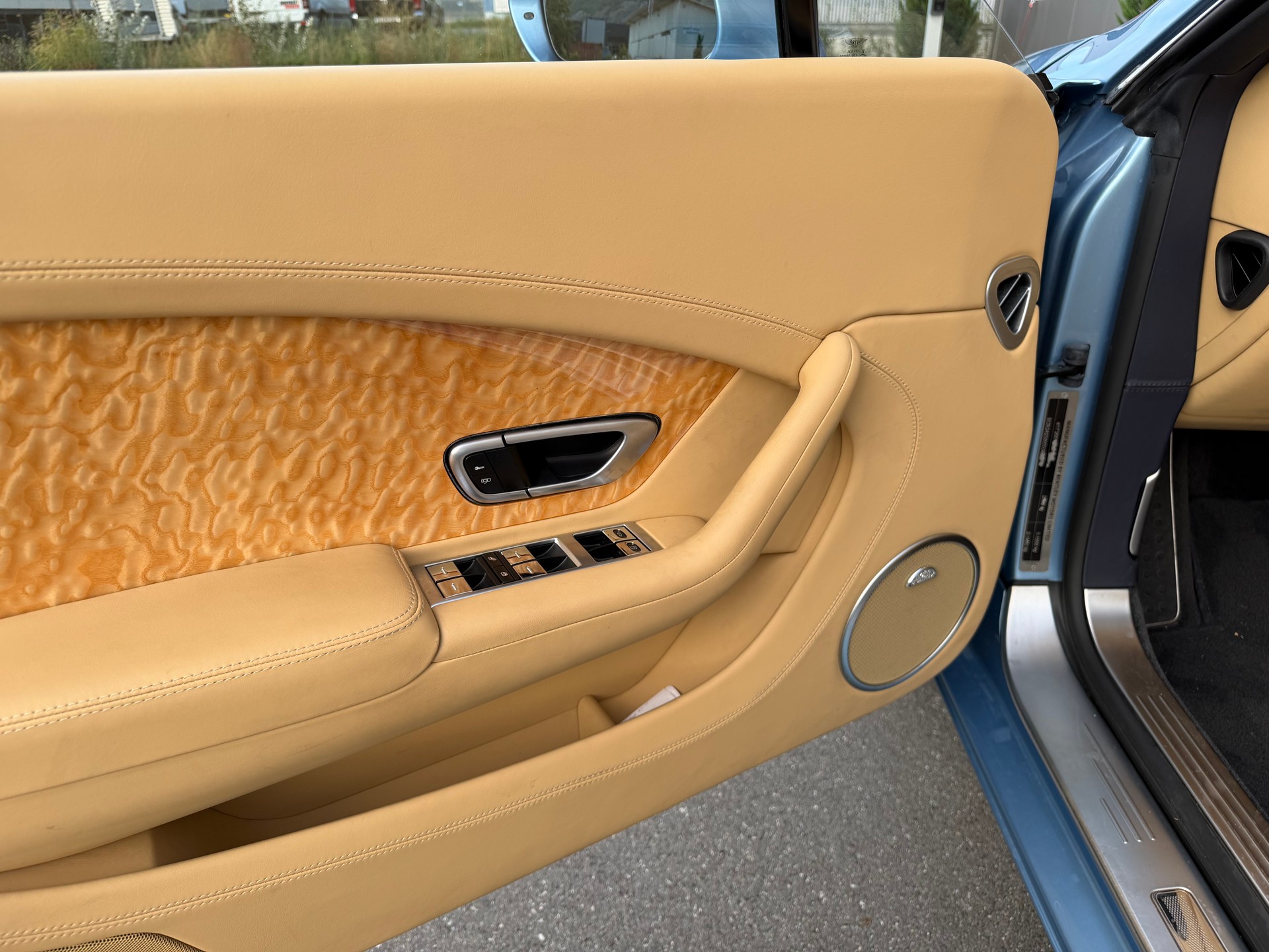 BENTLEY Continental GTC 6.0 W12-image-18