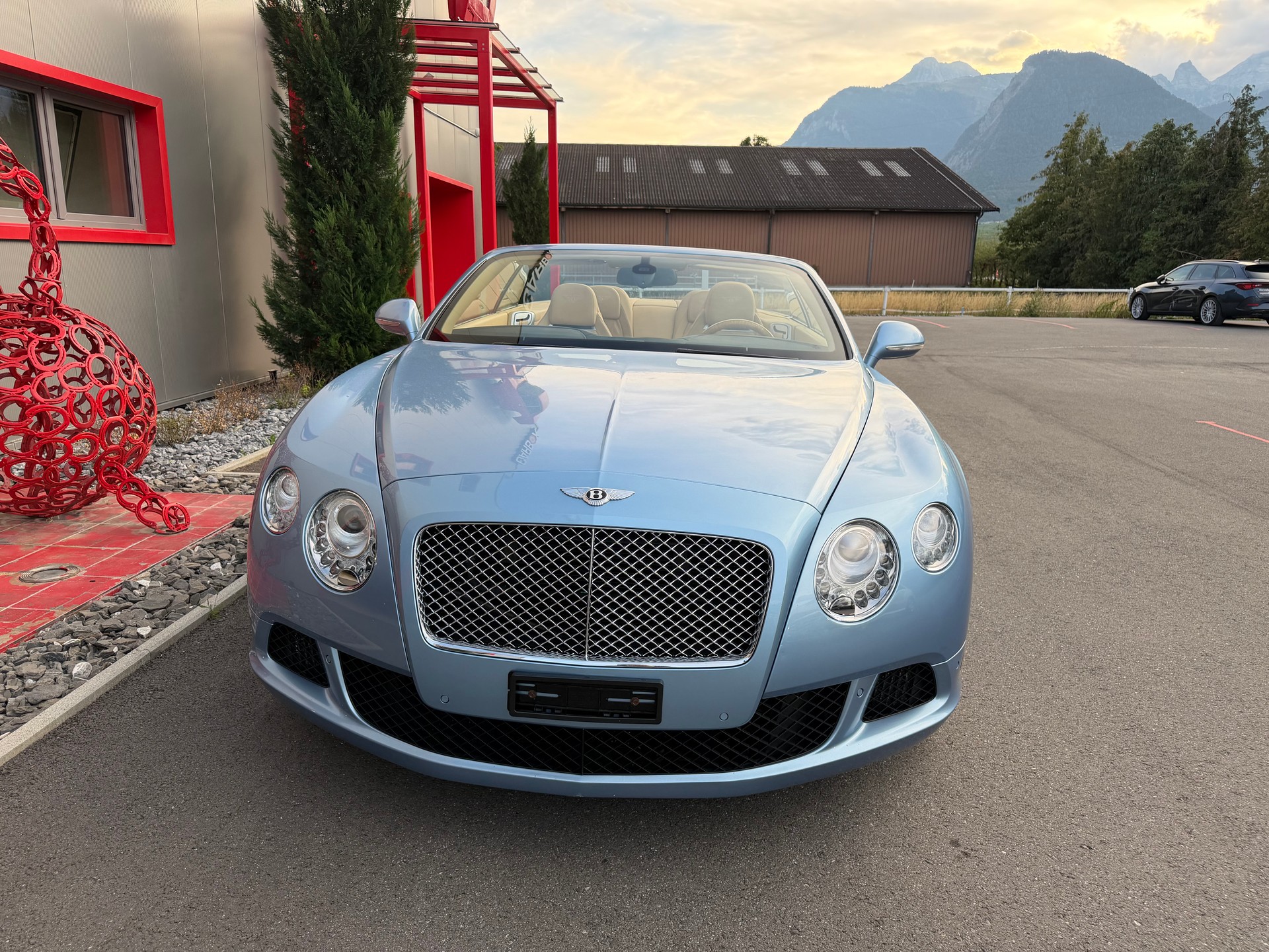 BENTLEY Continental GTC 6.0 W12-showroom-element-1