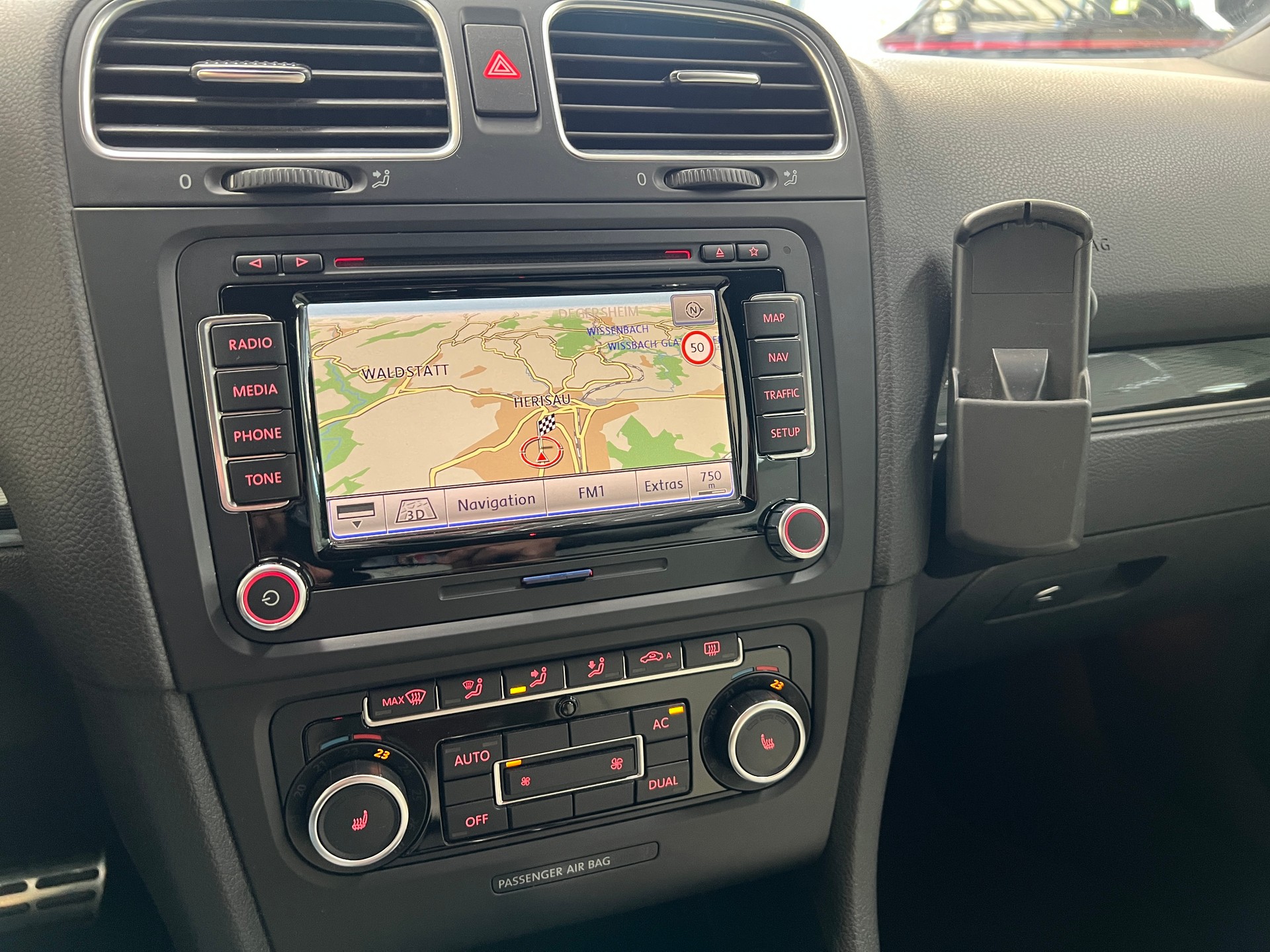 VW Golf Cabrio 1.4 TSI DSG-image-13
