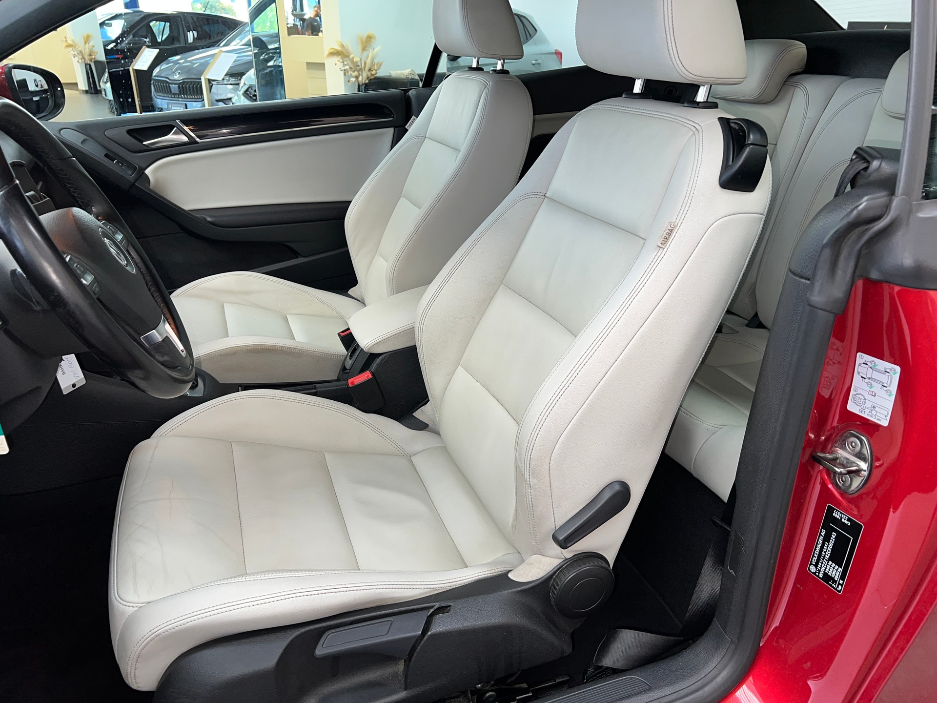 VW Golf Cabrio 1.4 TSI DSG-image-11