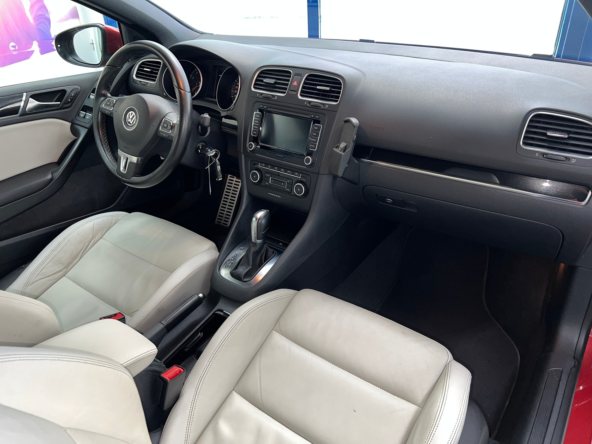 VW Golf Cabrio 1.4 TSI DSG-image-10