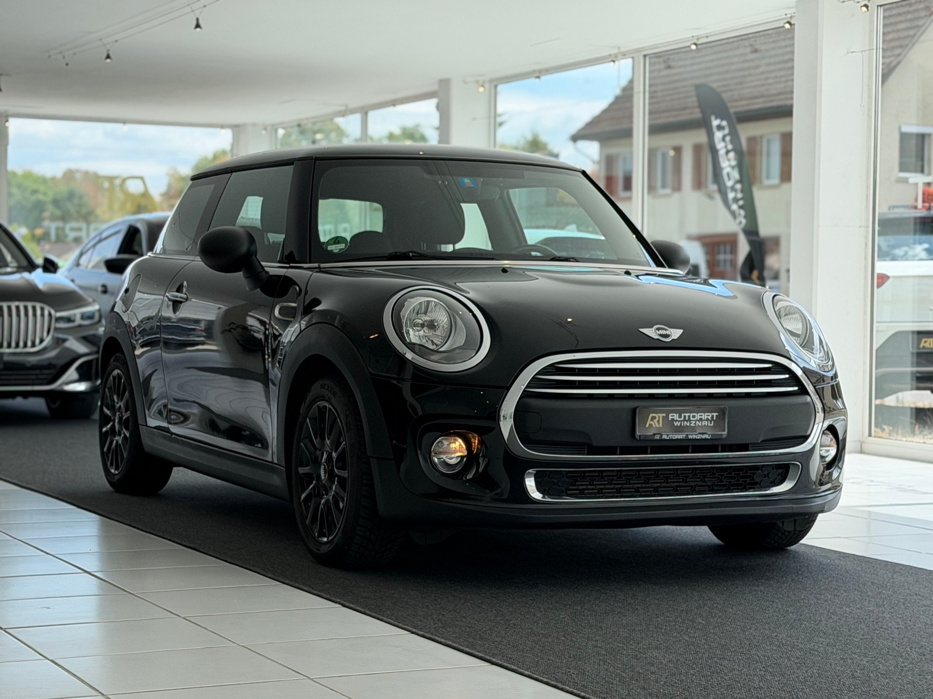 MINI One **ab MFK**-showroom-element-2