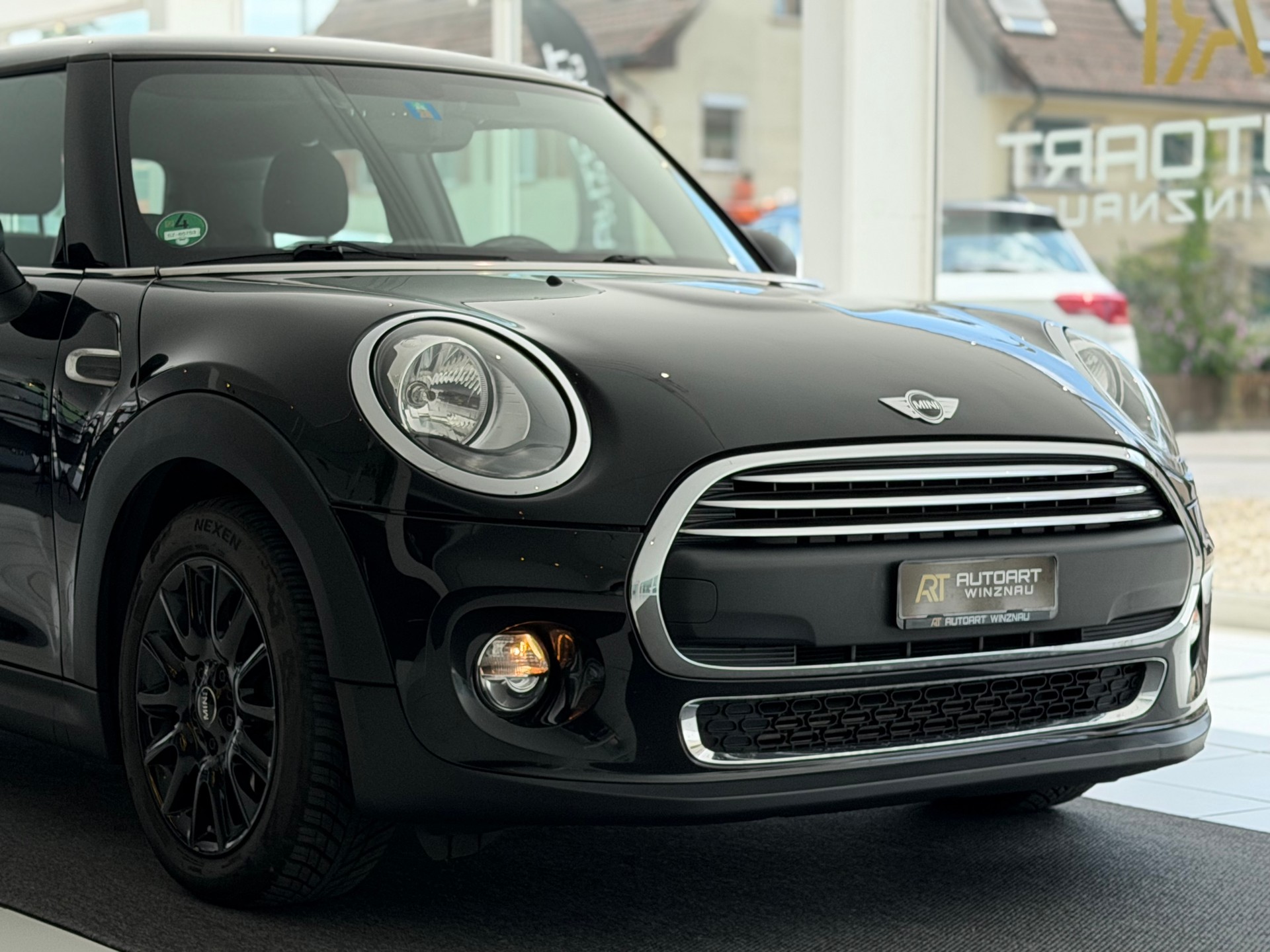 MINI One **ab MFK**-showroom-element-3