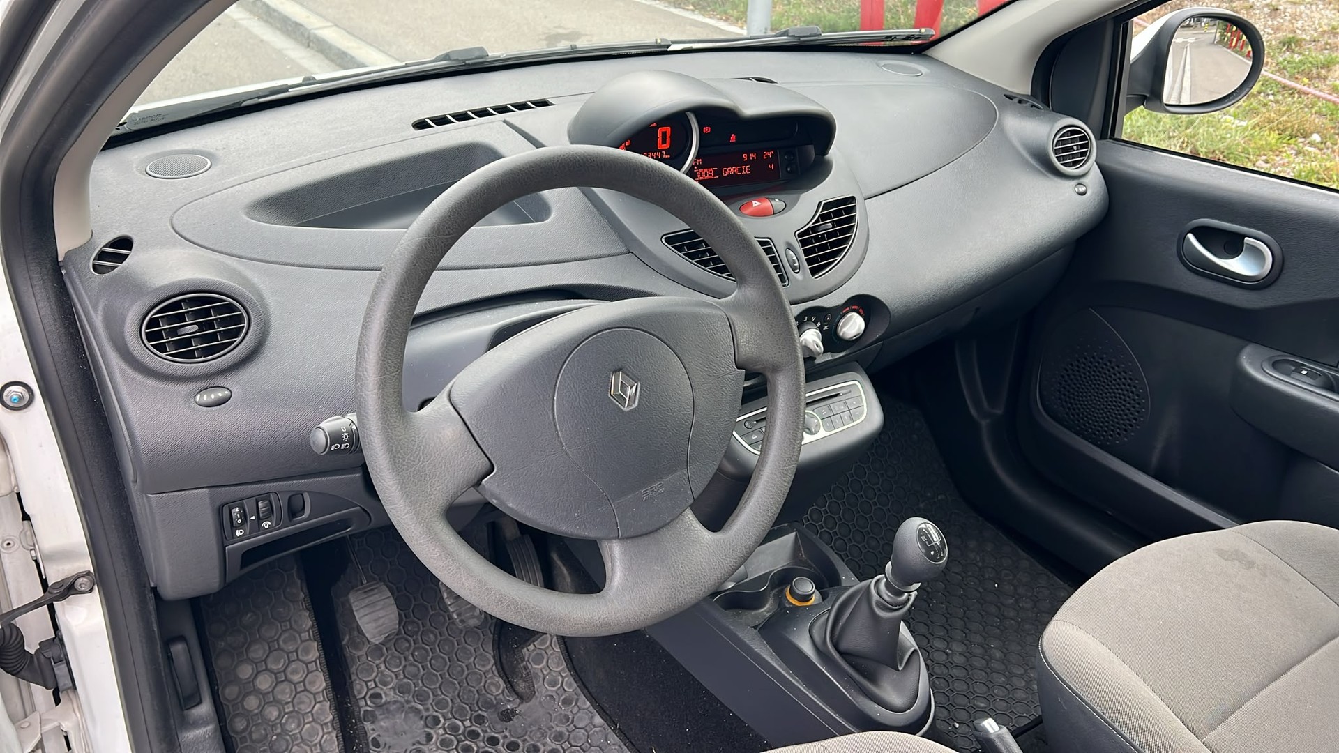 RENAULT Twingo 1.2 Authentique-image-8