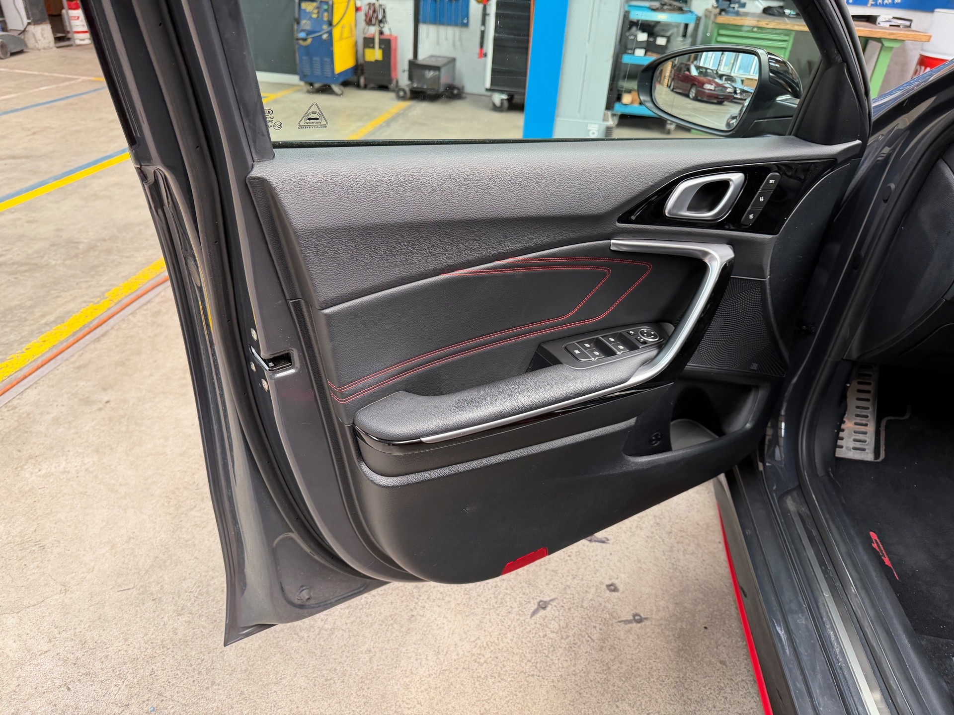KIA ProCeed 1.6 T-GDi GT DCT-image-10
