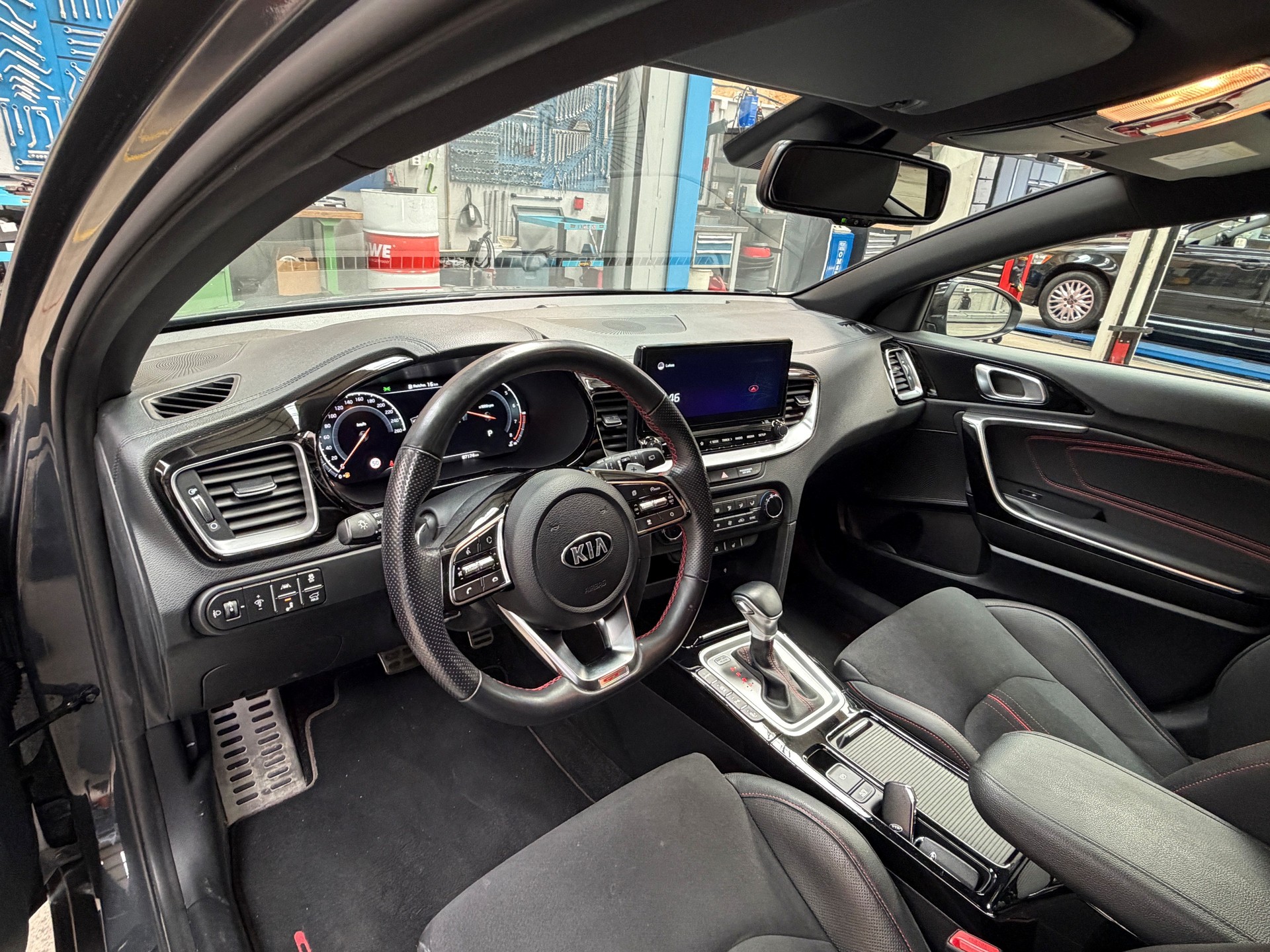 KIA ProCeed 1.6 T-GDi GT DCT-image-12