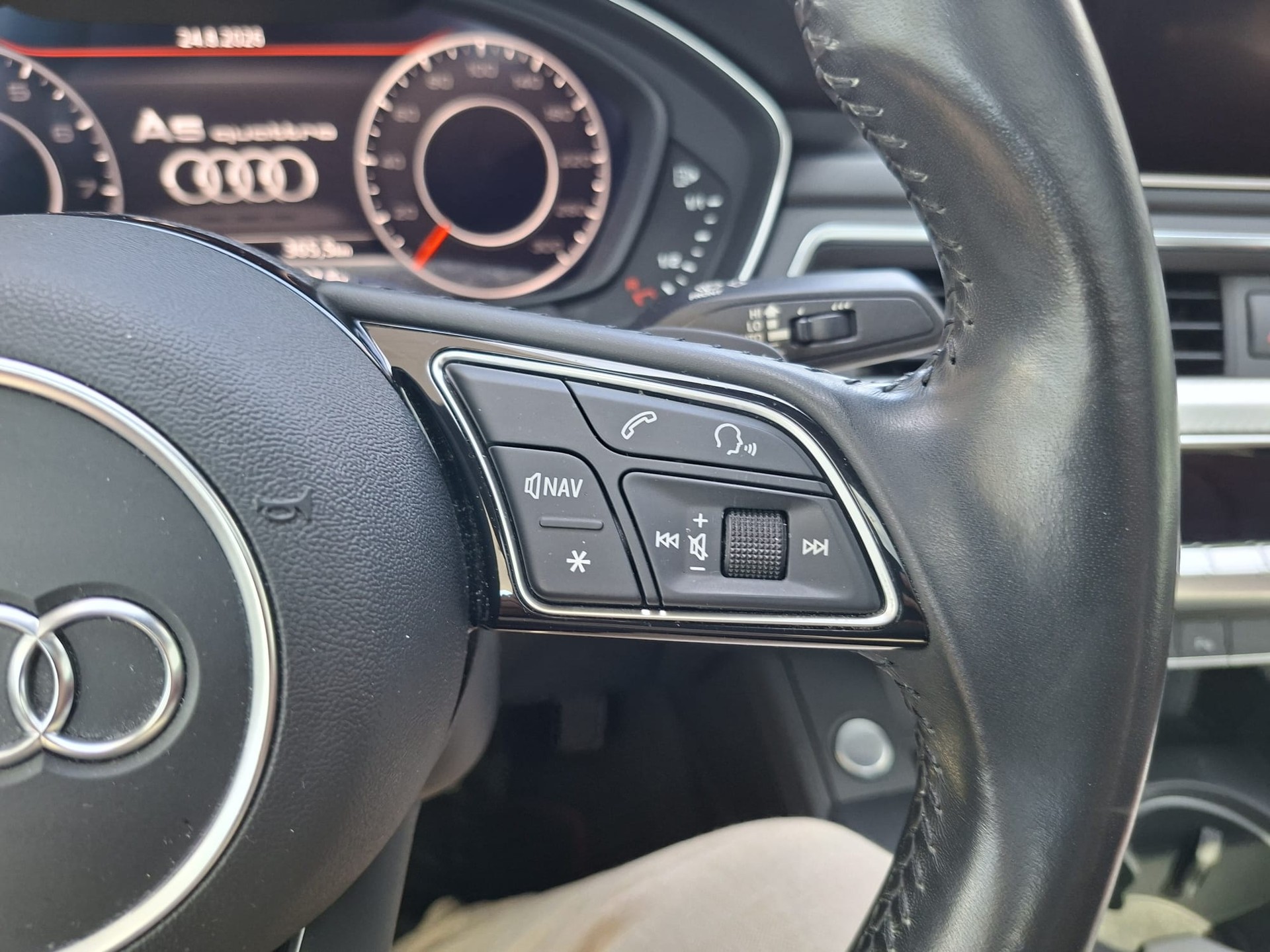 AUDI A5 Coupé 2.0 TFSI quattro S-tronic-image-11