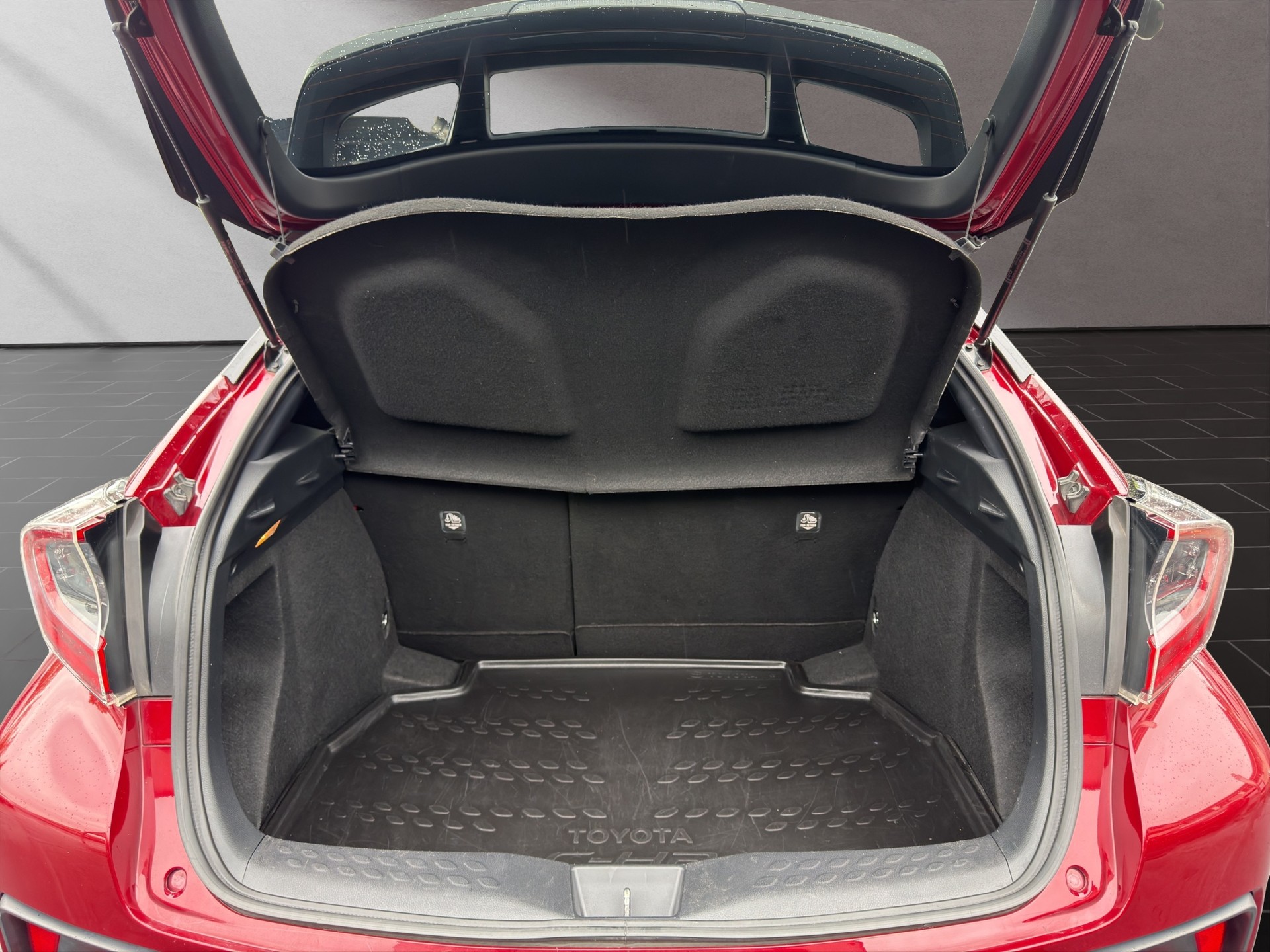 TOYOTA C-HR 1.8 VVTi HSD Trend-image-10