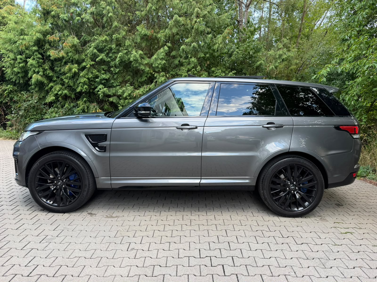LAND ROVER Range Rover Sport 5.0 V8 SVR-image-1
