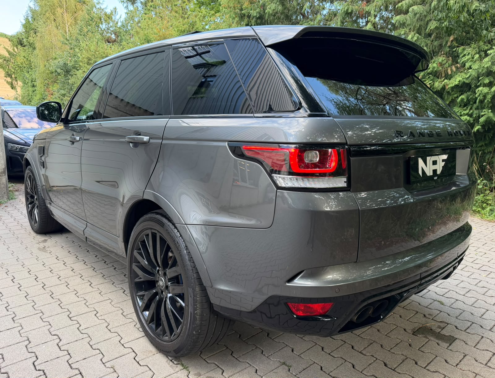 LAND ROVER Range Rover Sport 5.0 V8 SVR-image-2