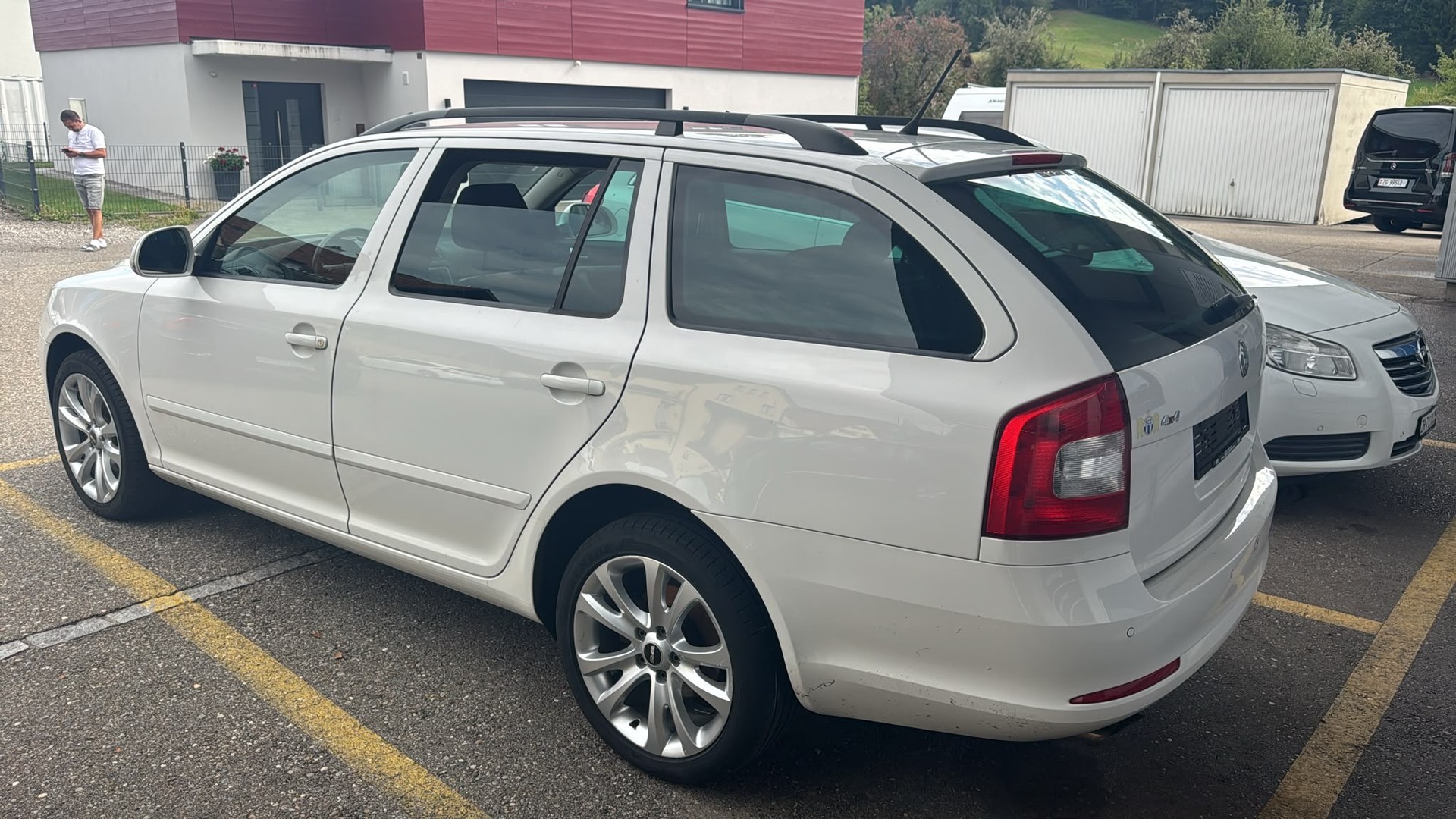 SKODA Octavia Combi 2.0 TDI Elegance 4x4 DSG-image-1