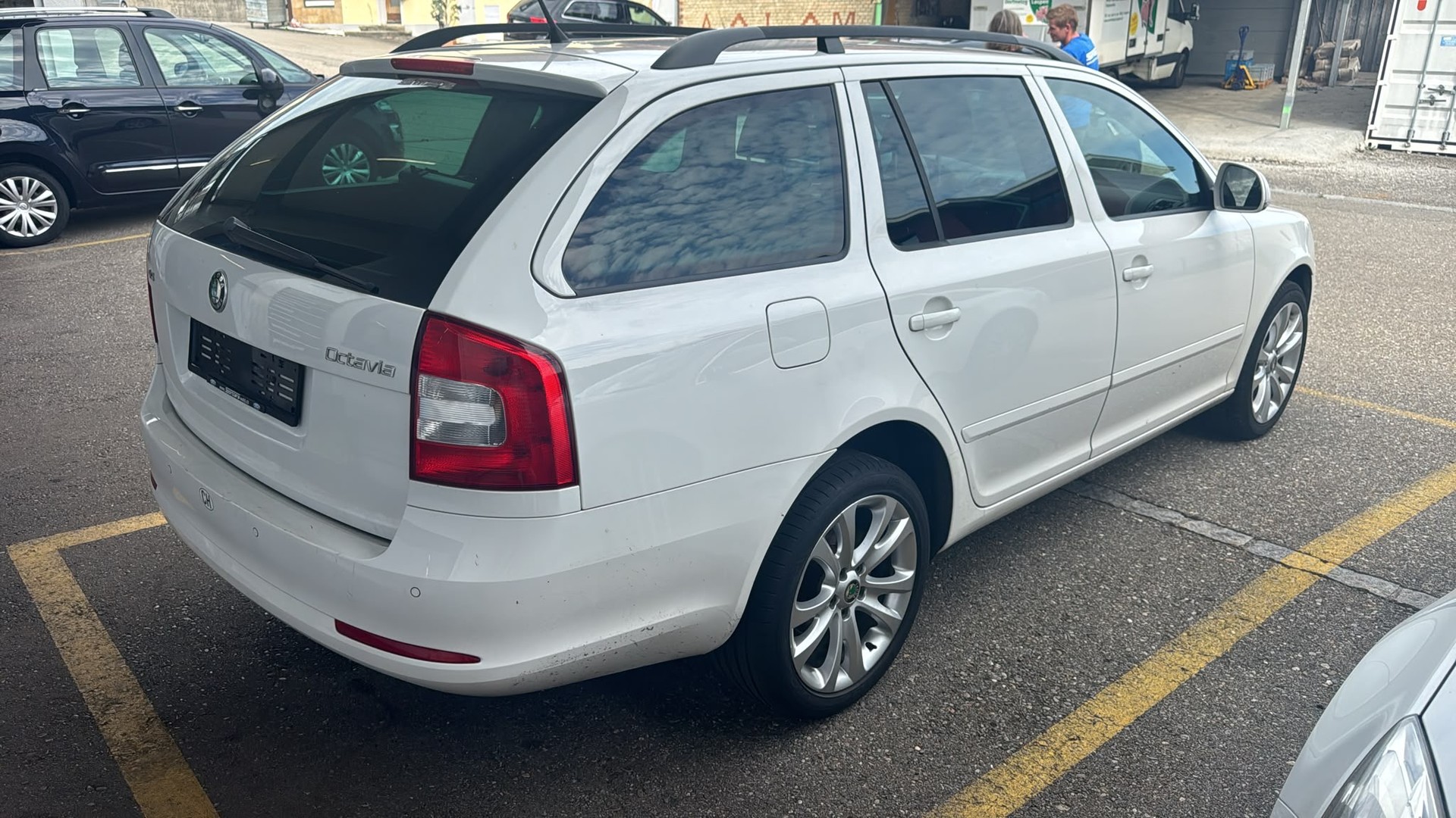 SKODA Octavia Combi 2.0 TDI Elegance 4x4 DSG-image-3
