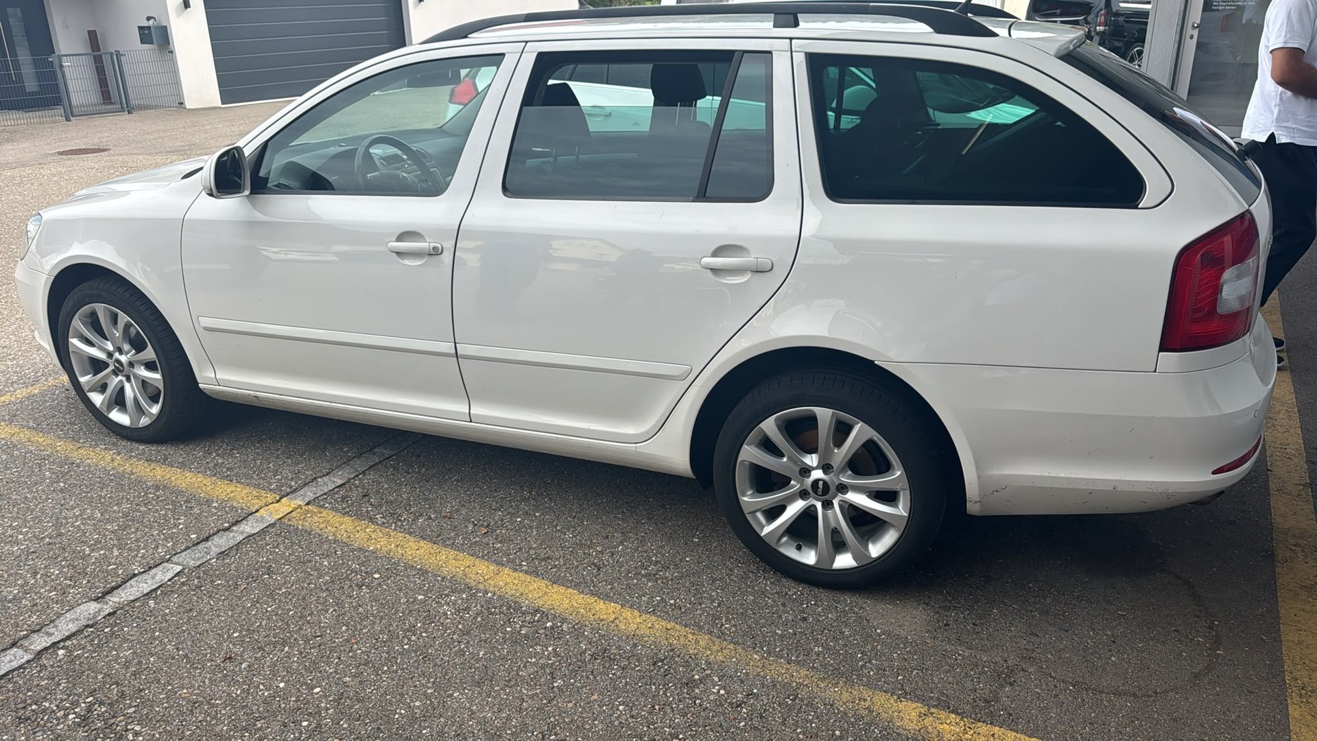 SKODA Octavia Combi 2.0 TDI Elegance 4x4 DSG-image-2