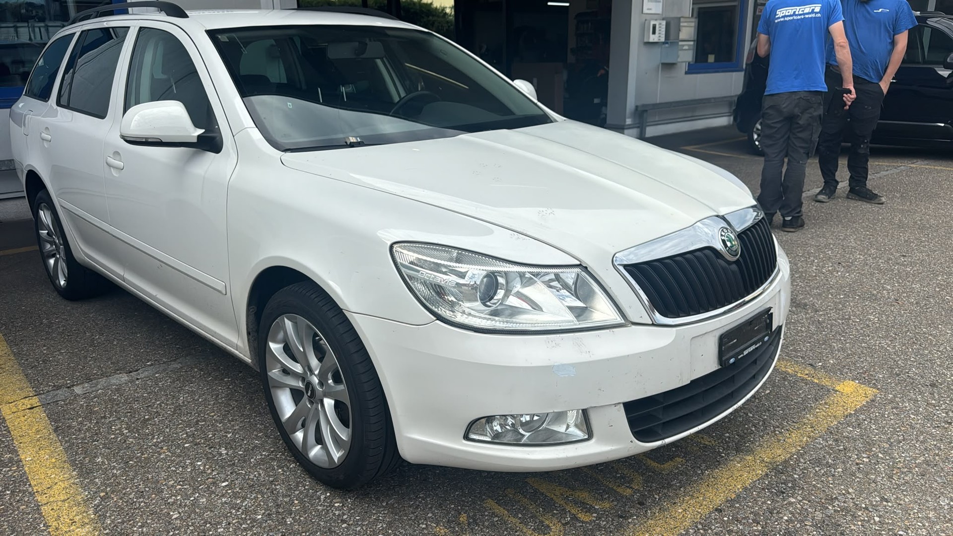 SKODA Octavia Combi 2.0 TDI Elegance 4x4 DSG-image-0