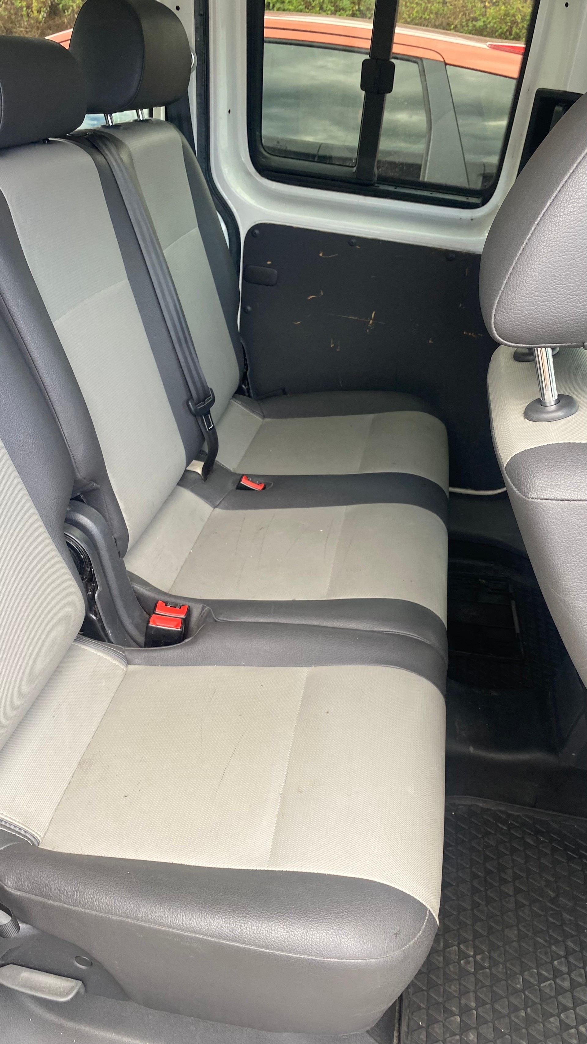 VW Caddy Maxi 2.0 TDI 4Motion-image-6