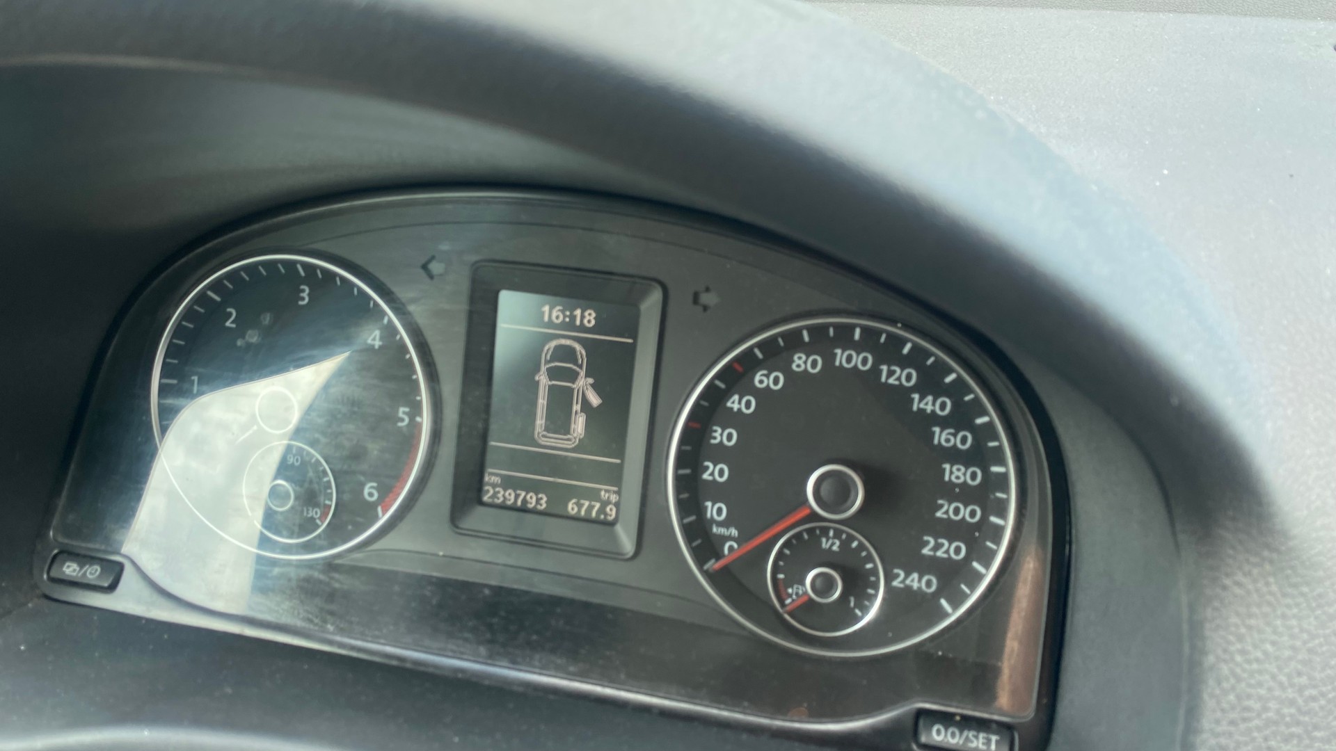 VW Caddy Maxi 2.0 TDI 4Motion-image-4