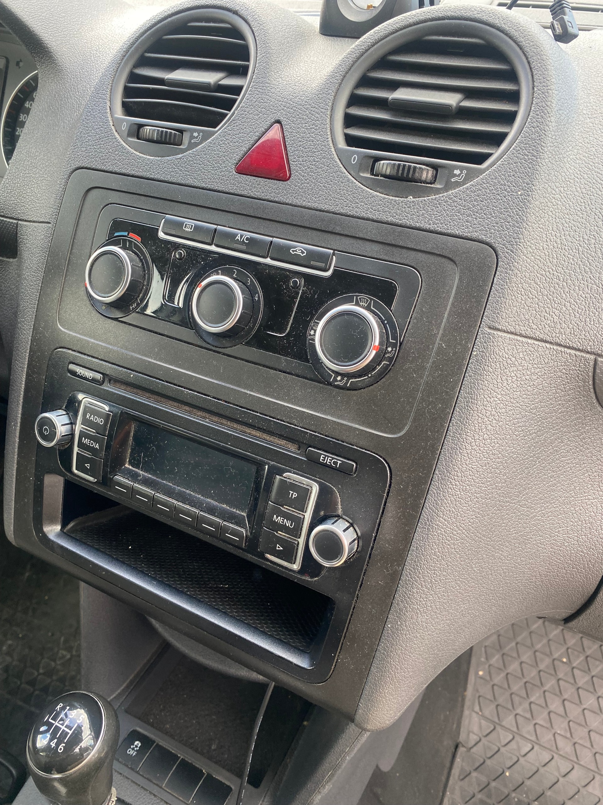 VW Caddy Maxi 2.0 TDI 4Motion-image-3