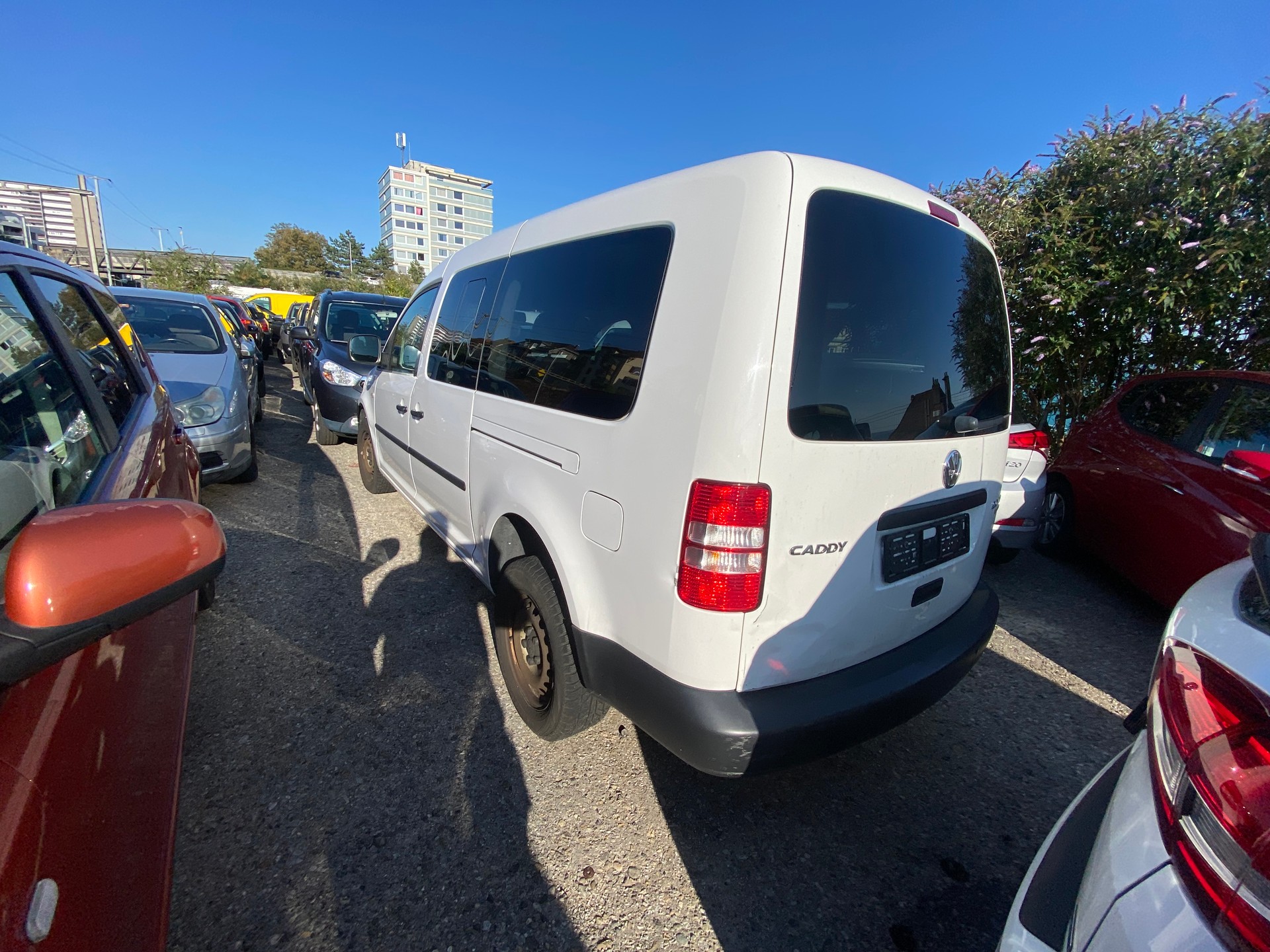 VW Caddy Maxi 2.0 TDI 4Motion-image-7