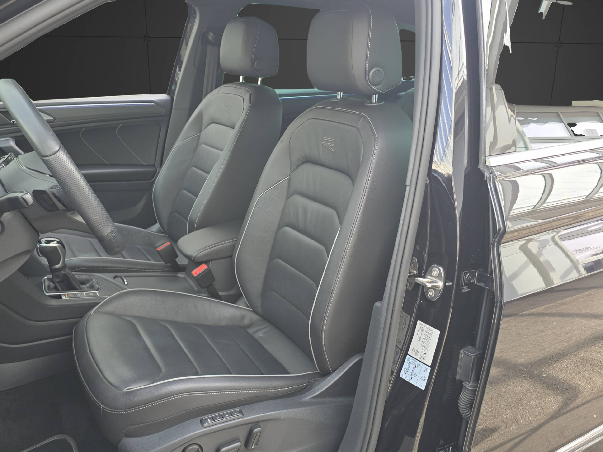VW Tiguan 1.4 TSI PHEV R-Line ** Frisch ab MFK & 12 Monate GARANTIE **-image-8