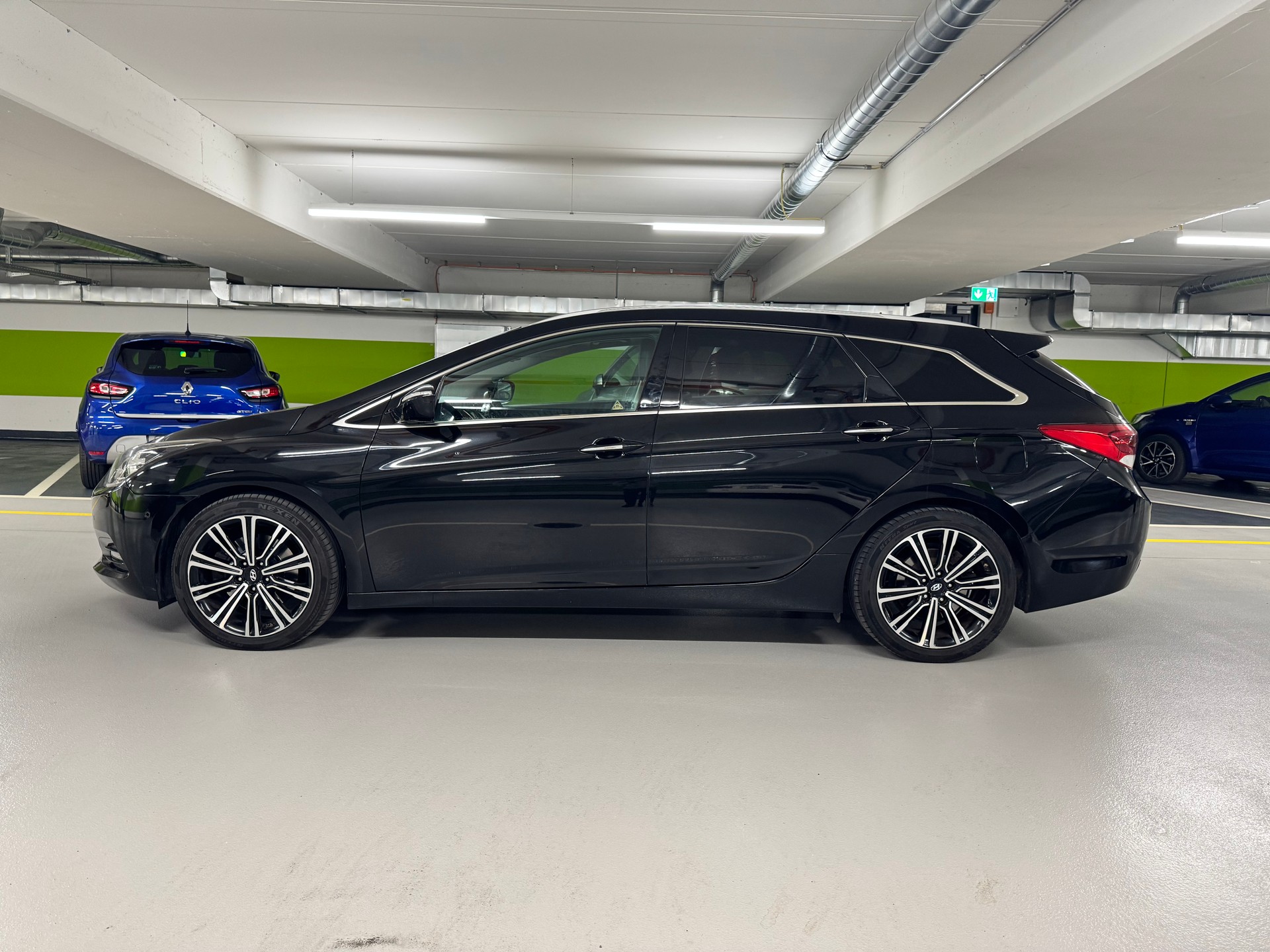 HYUNDAI i40 Wagon 1.7 CRDI Vertex Automatic-image-7