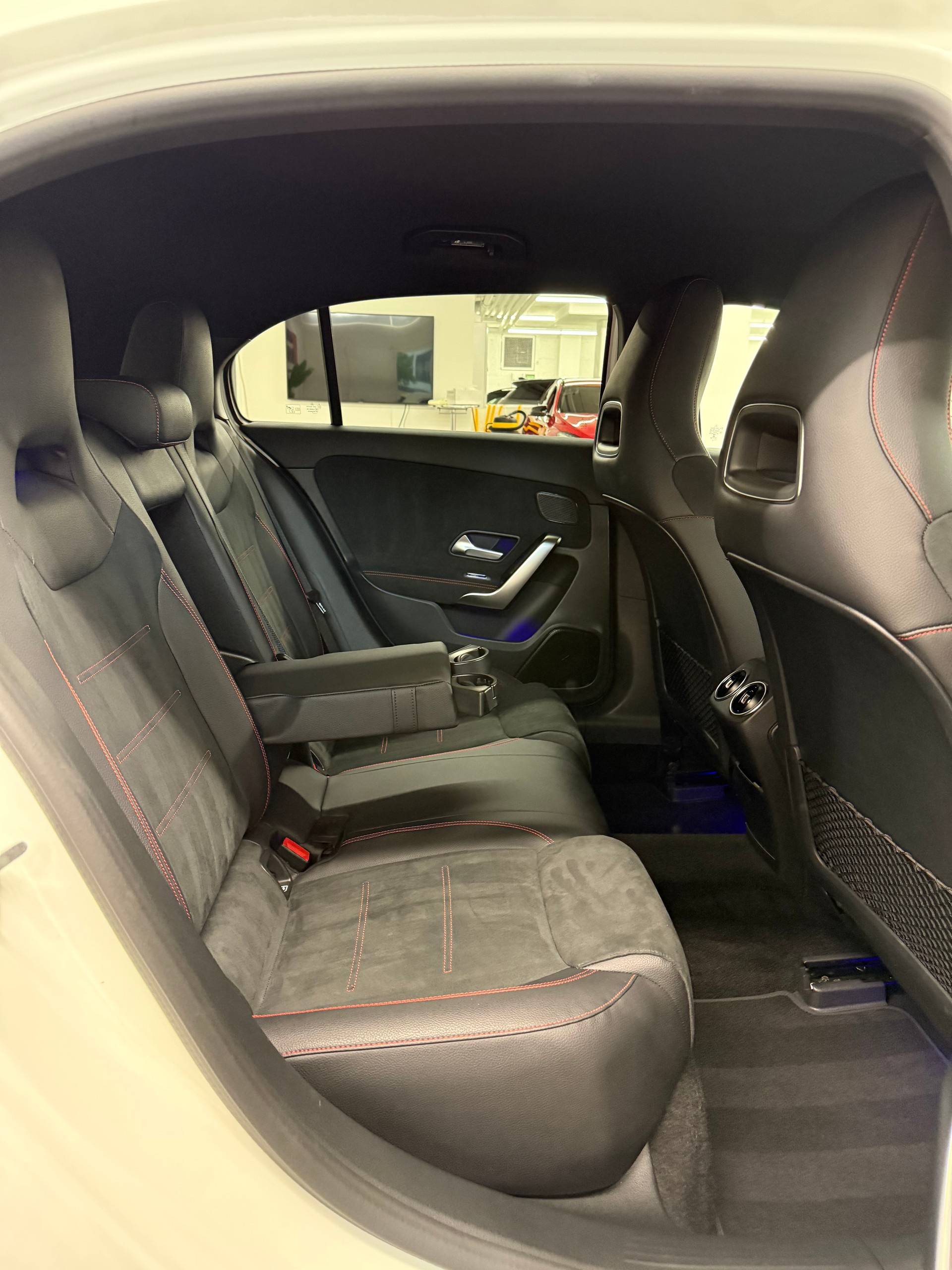 MERCEDES-BENZ A 180 AMG Line 7G-DCT-image-23