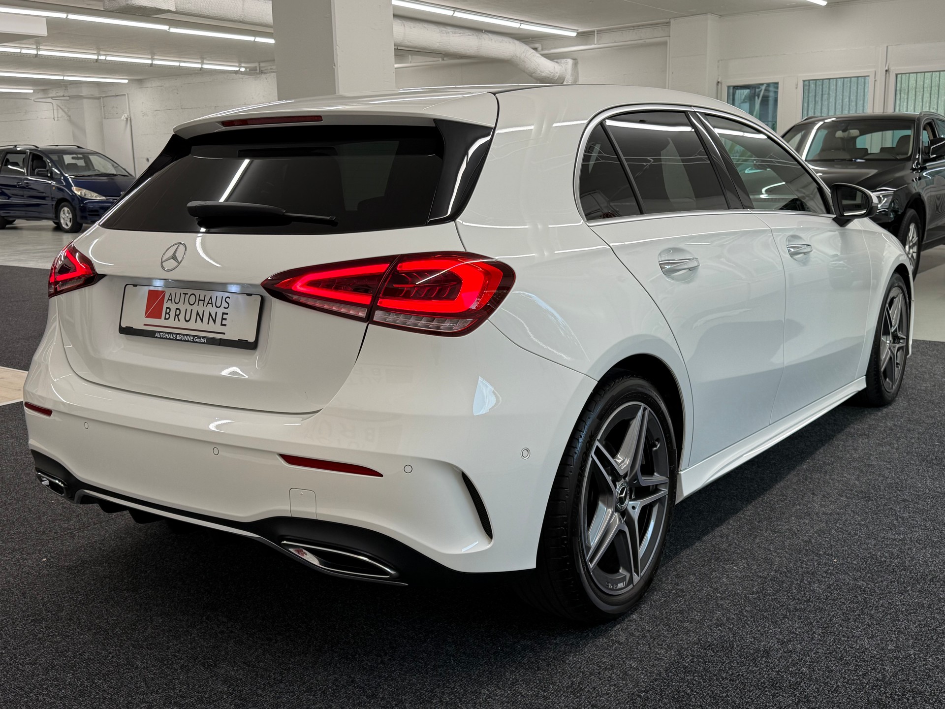 MERCEDES-BENZ A 180 AMG Line 7G-DCT-image-3