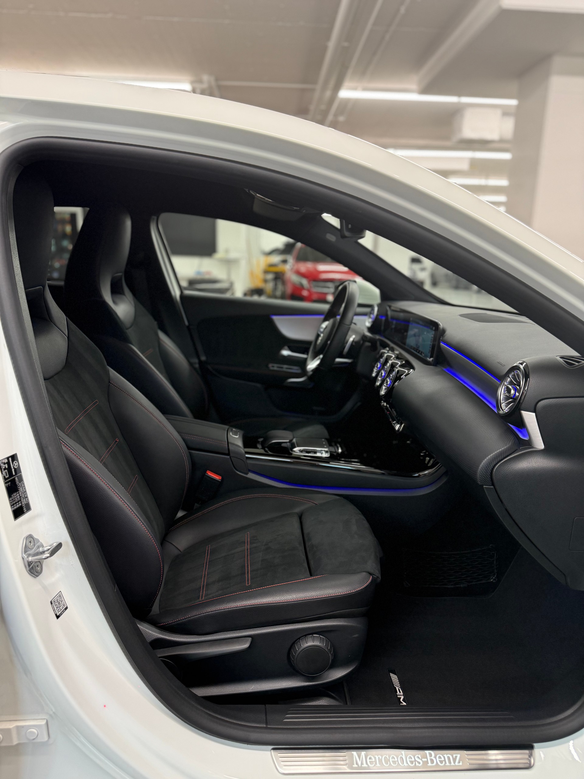 MERCEDES-BENZ A 180 AMG Line 7G-DCT-image-25