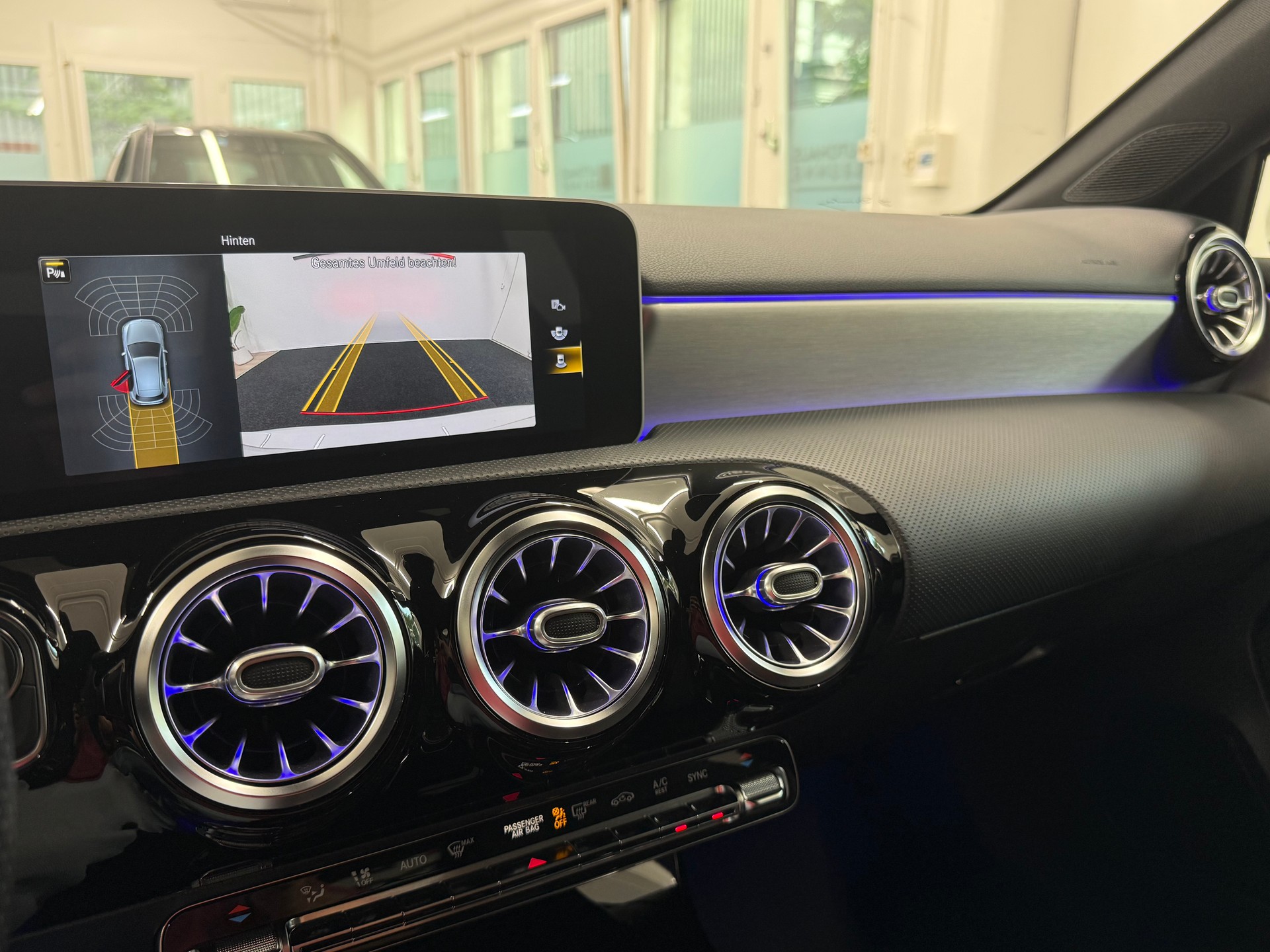 MERCEDES-BENZ A 180 AMG Line 7G-DCT-image-27