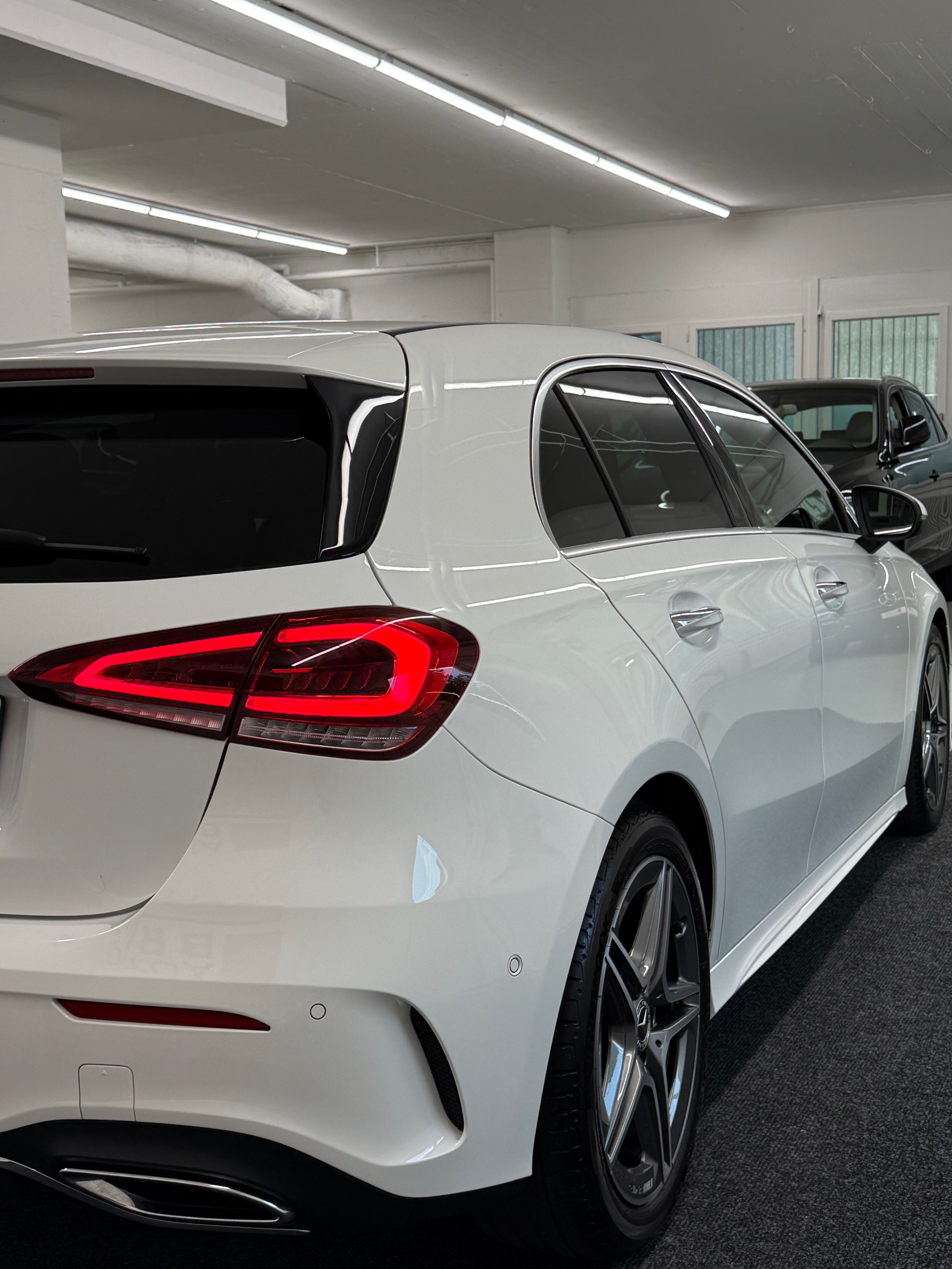 MERCEDES-BENZ A 180 AMG Line 7G-DCT-image-4