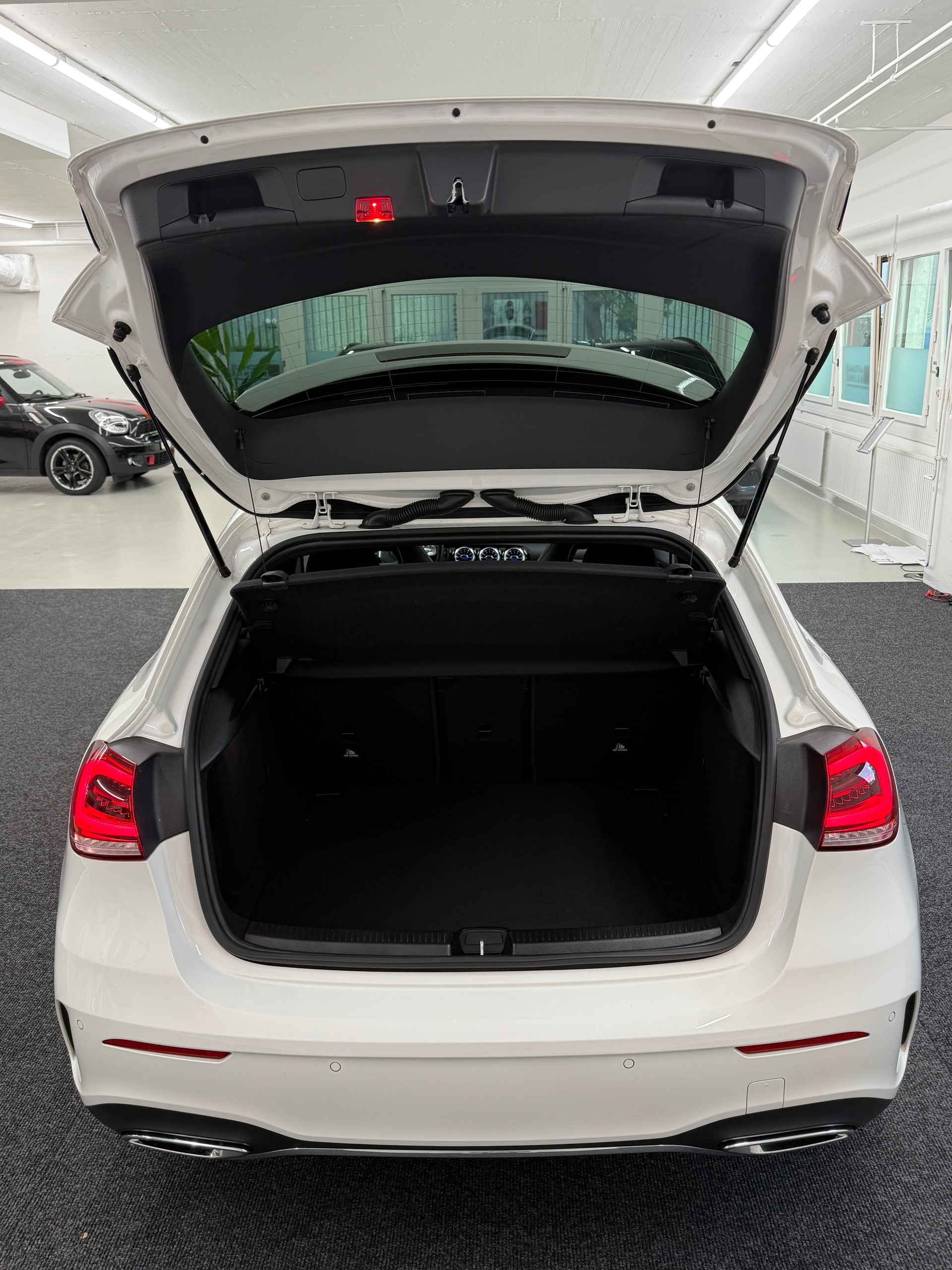 MERCEDES-BENZ A 180 AMG Line 7G-DCT-image-6