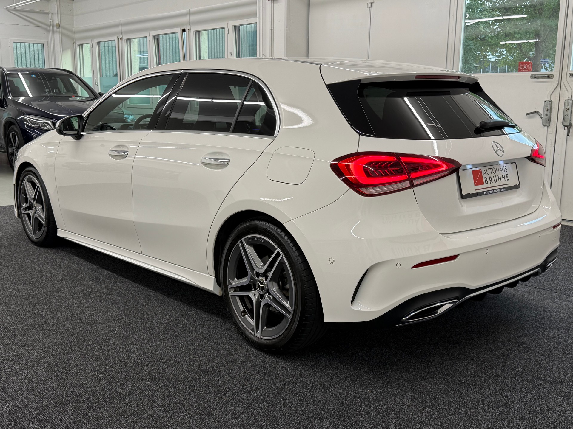 MERCEDES-BENZ A 180 AMG Line 7G-DCT-image-7