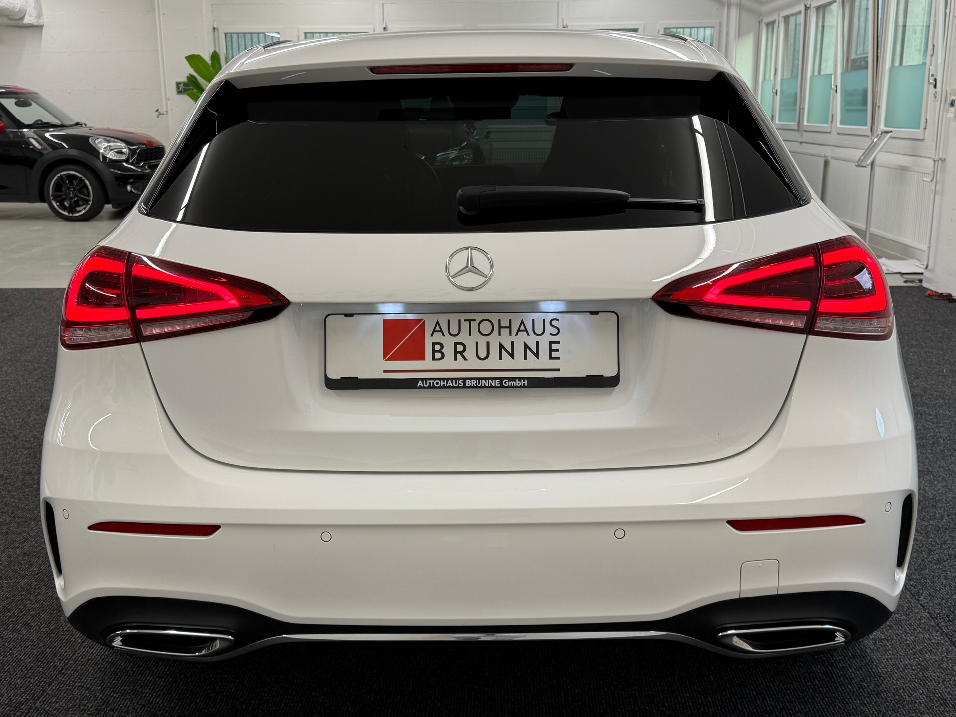 MERCEDES-BENZ A 180 AMG Line 7G-DCT-image-5