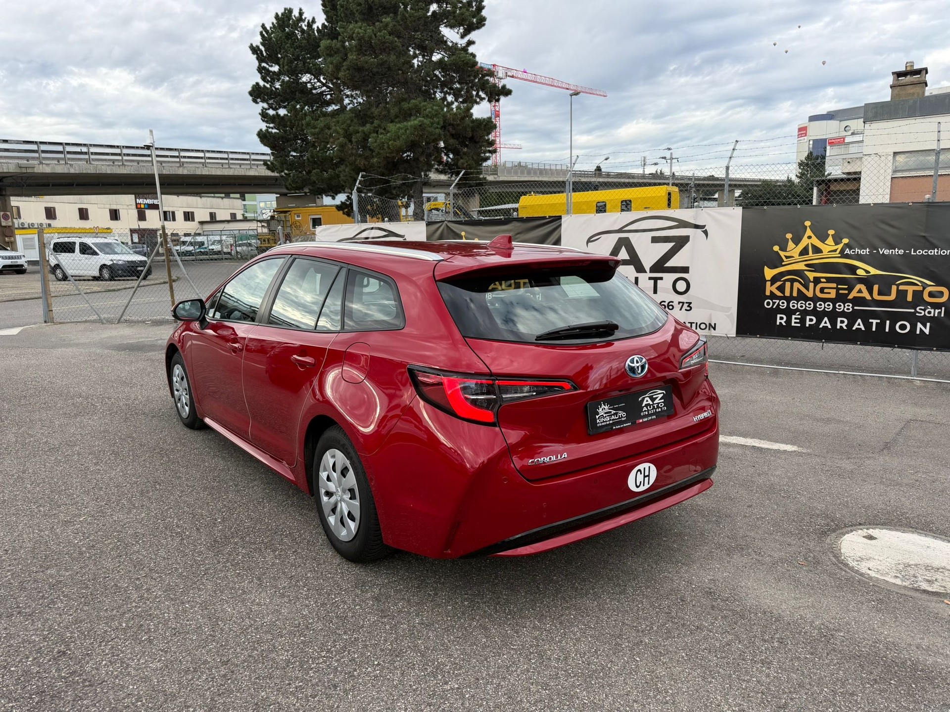 TOYOTA Corolla Touring Sports 1.8 HSD Comfort e-CVT garantie 10 ans 🇨🇭-showroom-element-3