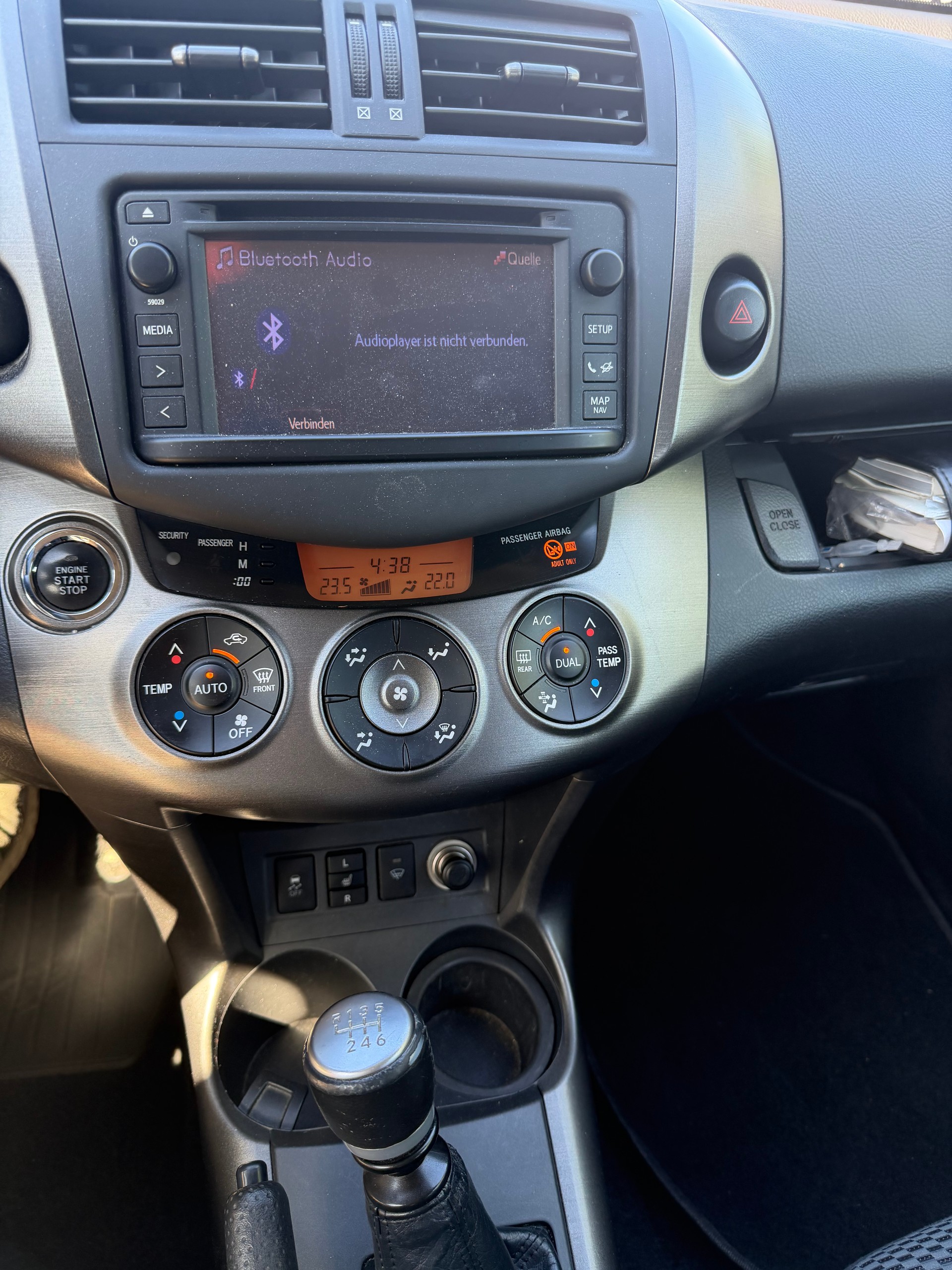 TOYOTA RAV-4 2.2D-4D Linea Sol-image-6