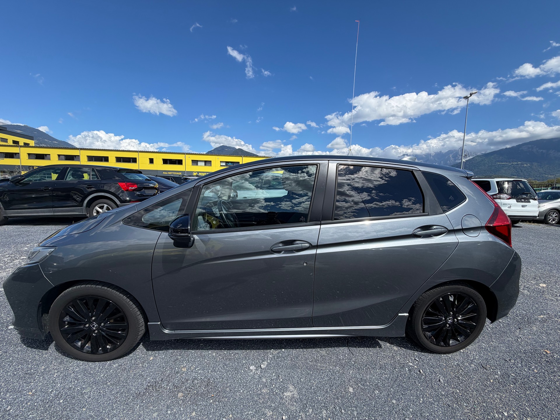 HONDA Jazz 1.5i-VTEC Dynamic CVT-image-2